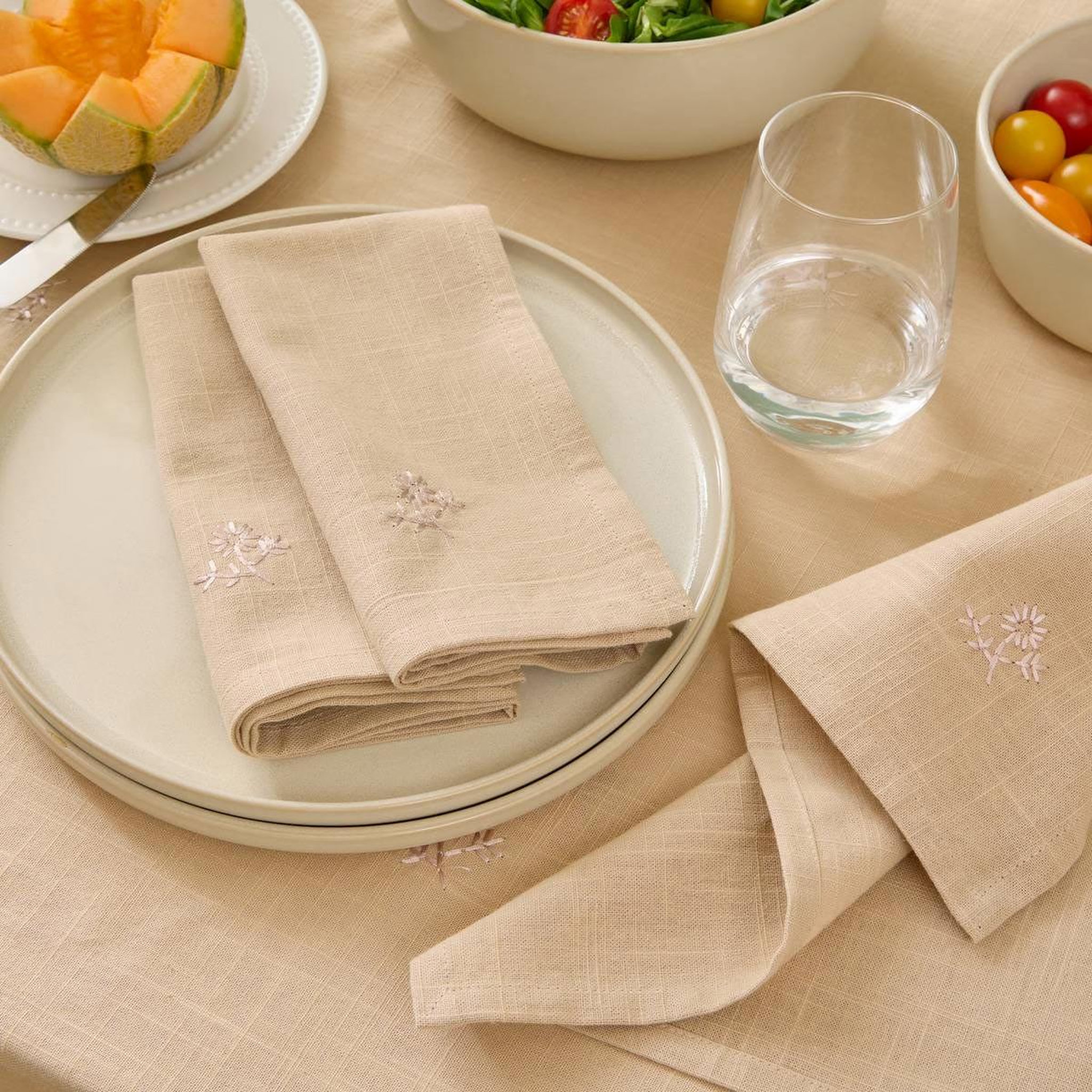 Voir la diapositive 3 : ATMOSPHERA Lot de 4 serviettes de table brodé  joy  40x40cm beige lin