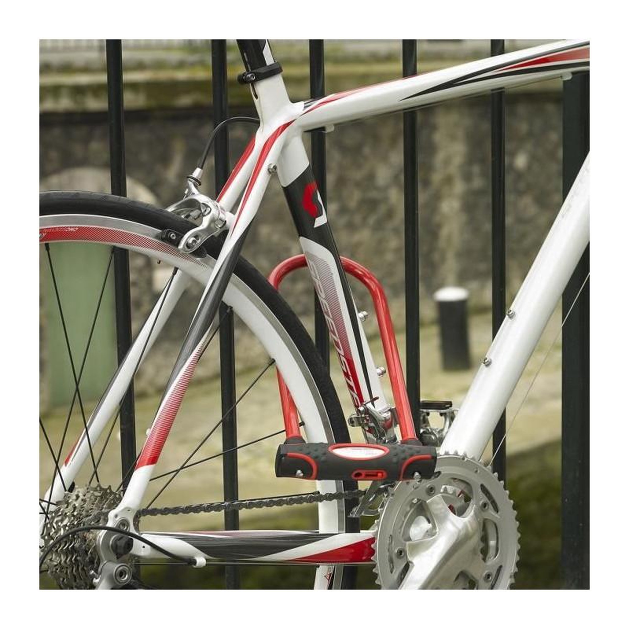 Voir la diapositive 3 : Master lock MASTER LOCK Antivol Vélo U [A Clé] [Support de Vélo Universel] [Antivol Certifié] [Rouge] 8195EURDPROCOLR