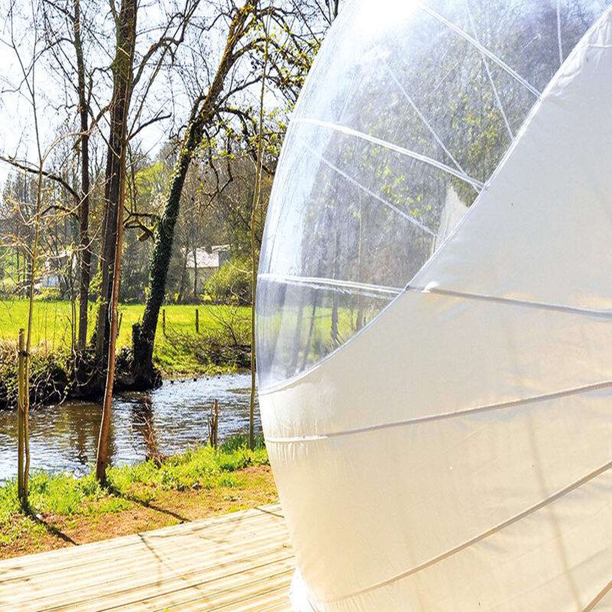 Voir la diapositive 5 : Smartbox 2 jours insolites dans une bulle - Coffret Cadeau Séjour