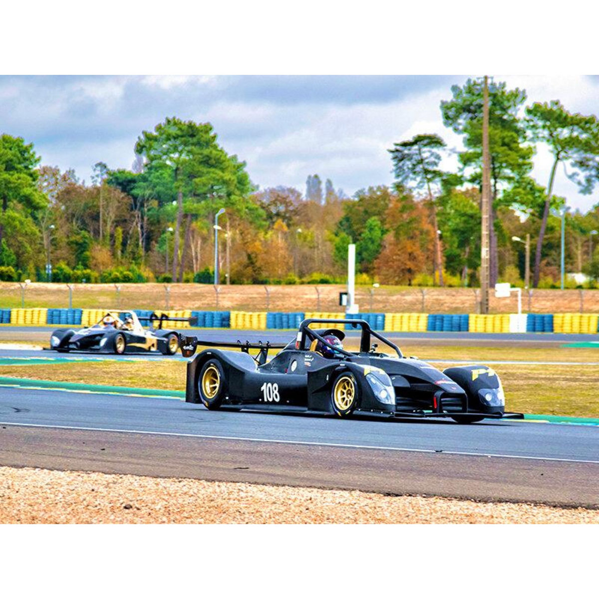 Smartbox Baptême passager : 3 tours en Wolf Tornado et simulateur de conduite près d'Alès - Coffret Cadeau Sport & Aventure