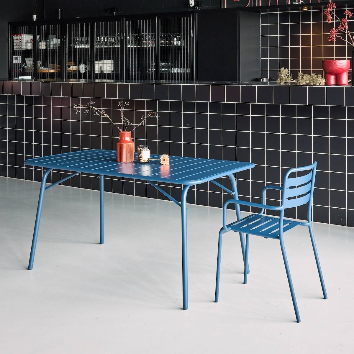 SWEEEK Table de jardin pliante métal 6 places, Amelia 141,2 x 80 x 72,5cm