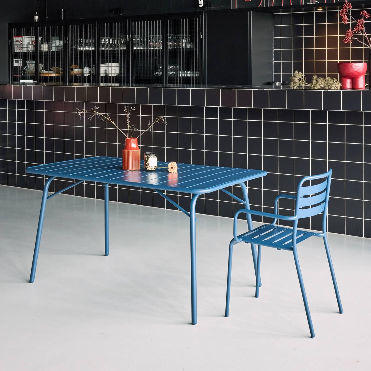 SWEEEK Table de jardin pliante métal 6 places, Amelia 141,2 x 80 x 72,5cm