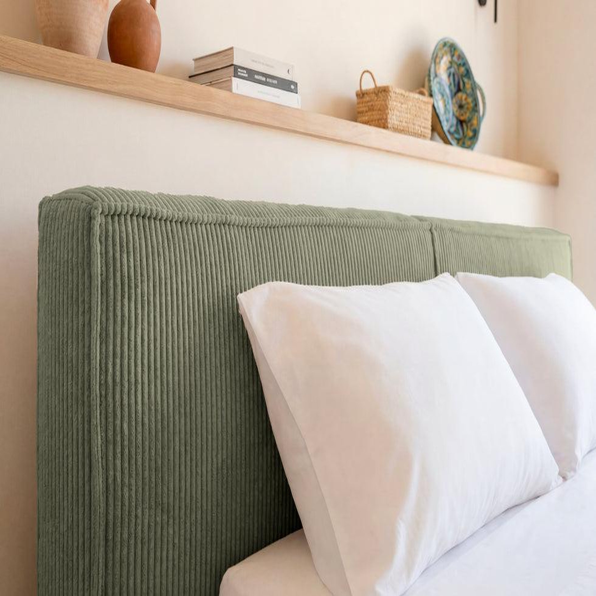 Voir la diapositive 3 : CASANOVA PARIS NOTO - Lit coffre petit velours côtelé Vert