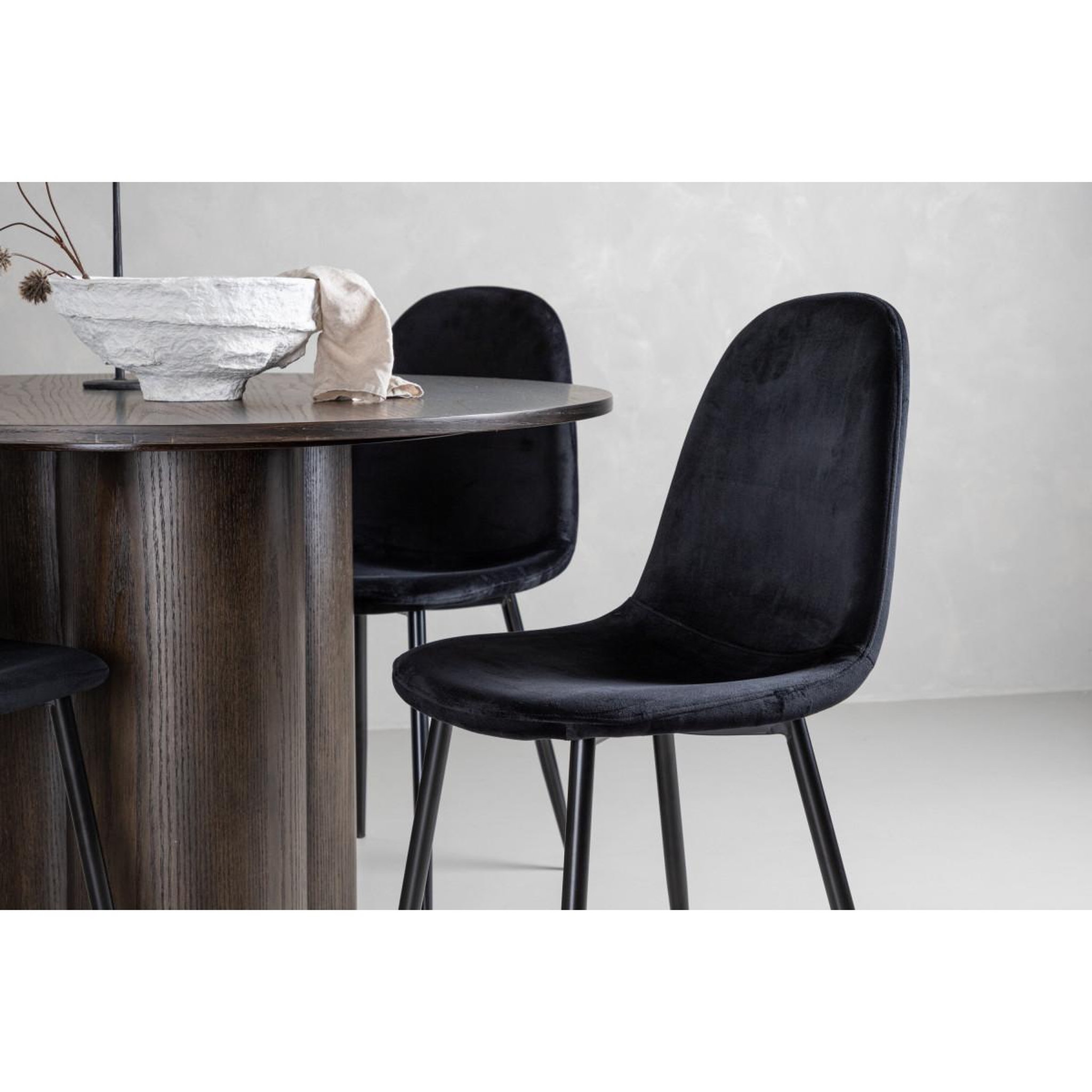 Voir la diapositive 4 : Paris Prix Ensemble table à manger & 4 chaises en velours  olivia & polar  110cm moka & noir