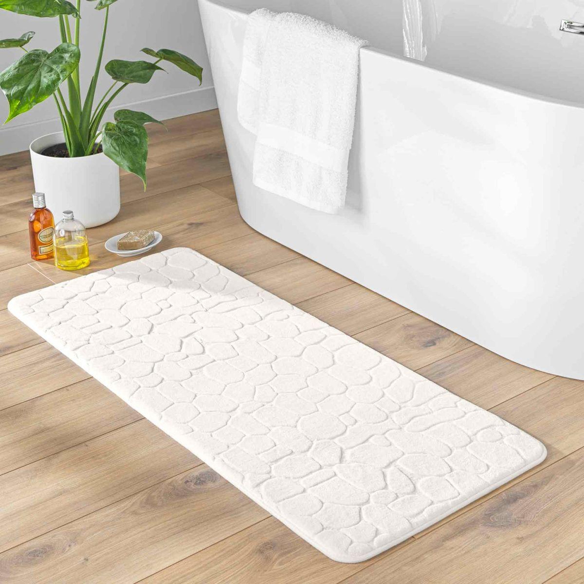 Voir la diapositive 6 : Douceur d'Intérieur Tapis de bain  ricochet  50x120cm blanc