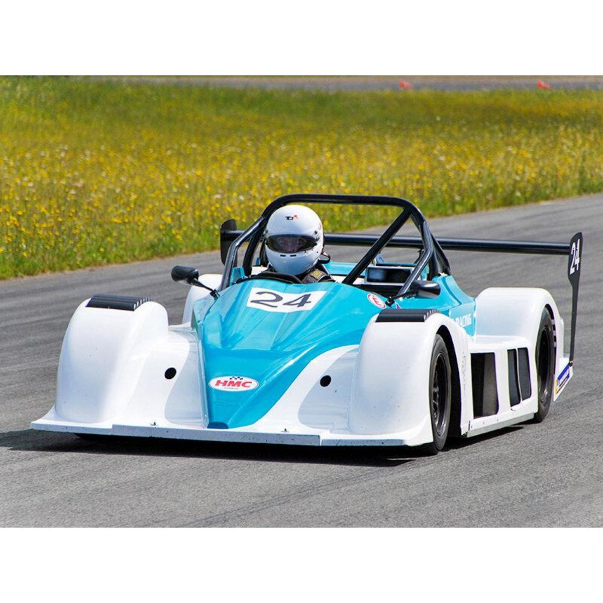 Smartbox Stage de pilotage : 10 tours sur le circuit de Lohéac en Sport Proto Funyo 5 - Coffret Cadeau Sport & Aventure