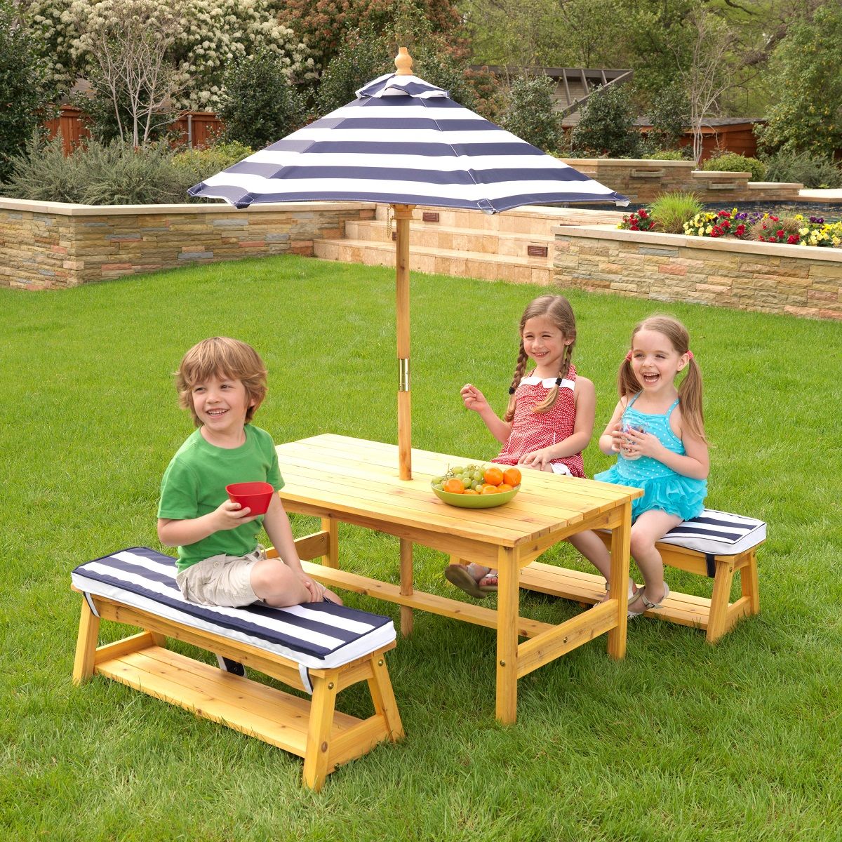 Kidkraft Table et bancs de jardin enfant - Rayé bleu et blanc - Coussins et parasol