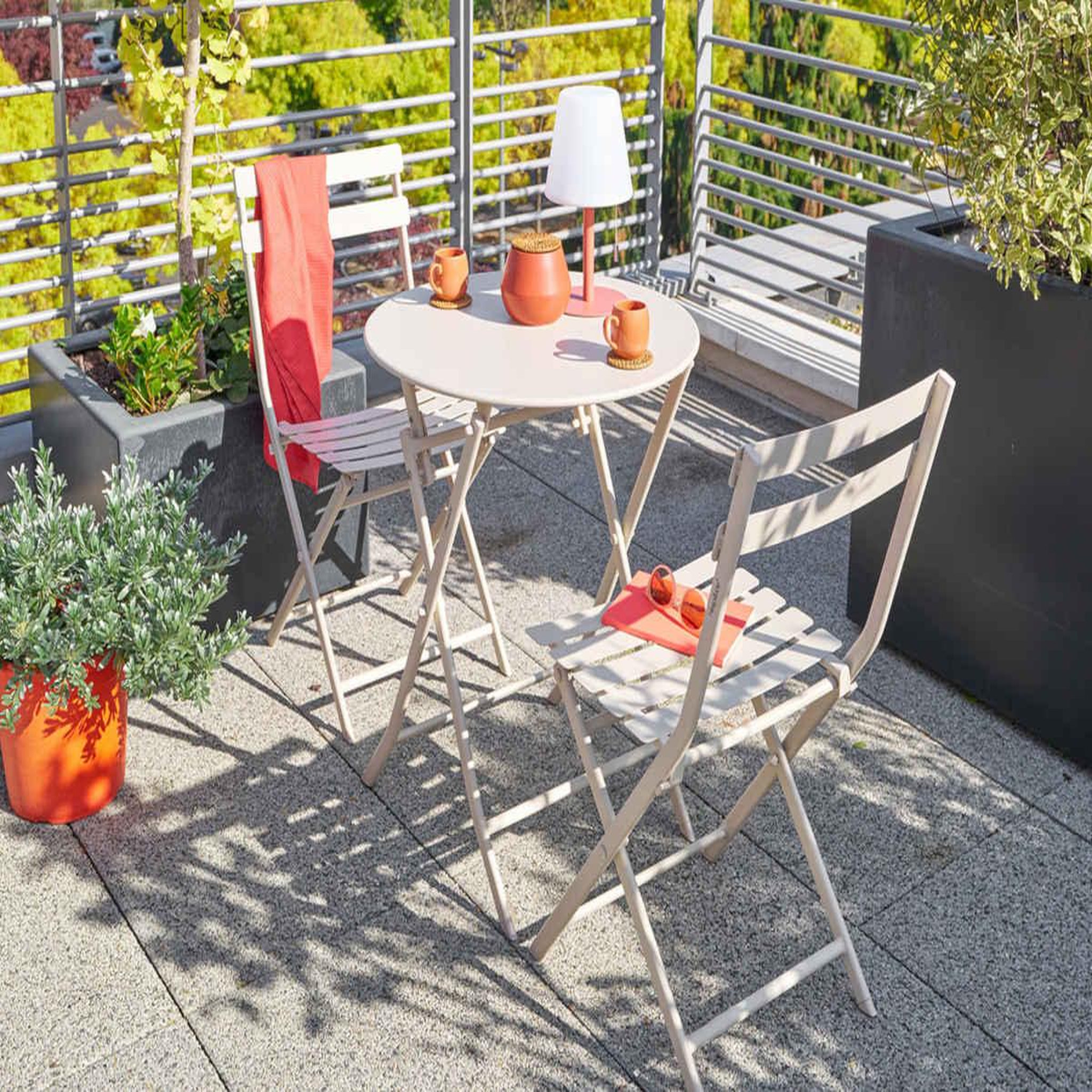 Voir la diapositive 6 : HESPERIDE Table de jardin ronde greensboro ø 60 cm argile - hespéride