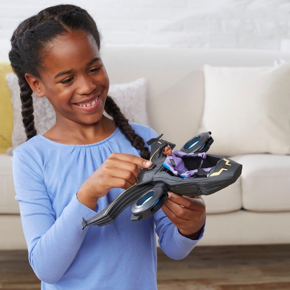 HASBRO Figurine 15 cm + véhicule Black Panther 