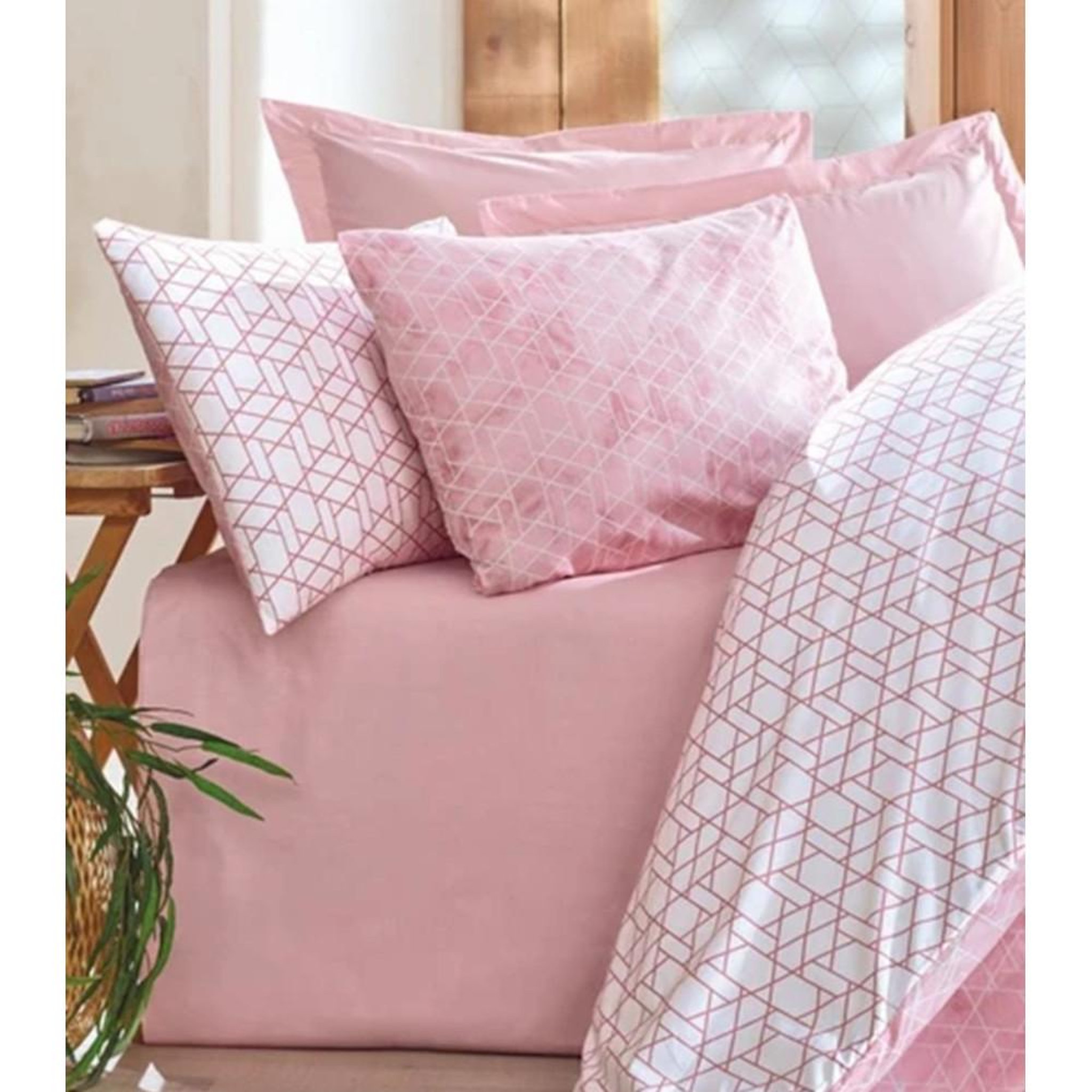 Voir la diapositive 2 : GENERIQUE Parure de lit - 1 housse de couette 140 x 200 cm + 2 taies d'oreiller 60 x 60 cm - 100% coton renforcé - Rose