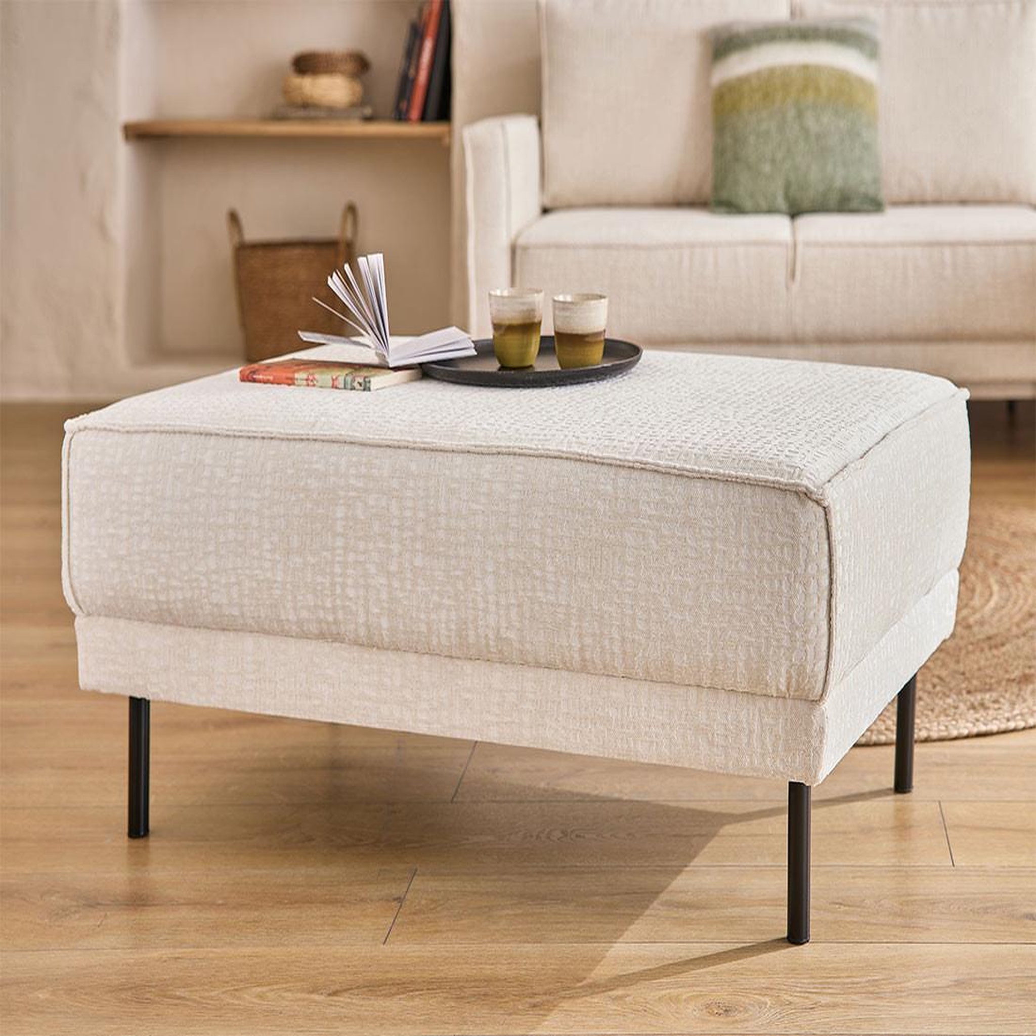 Voir la diapositive 1 : LISA DESIGN Charlie - pouf - pieds hauts - en tissu velours relief