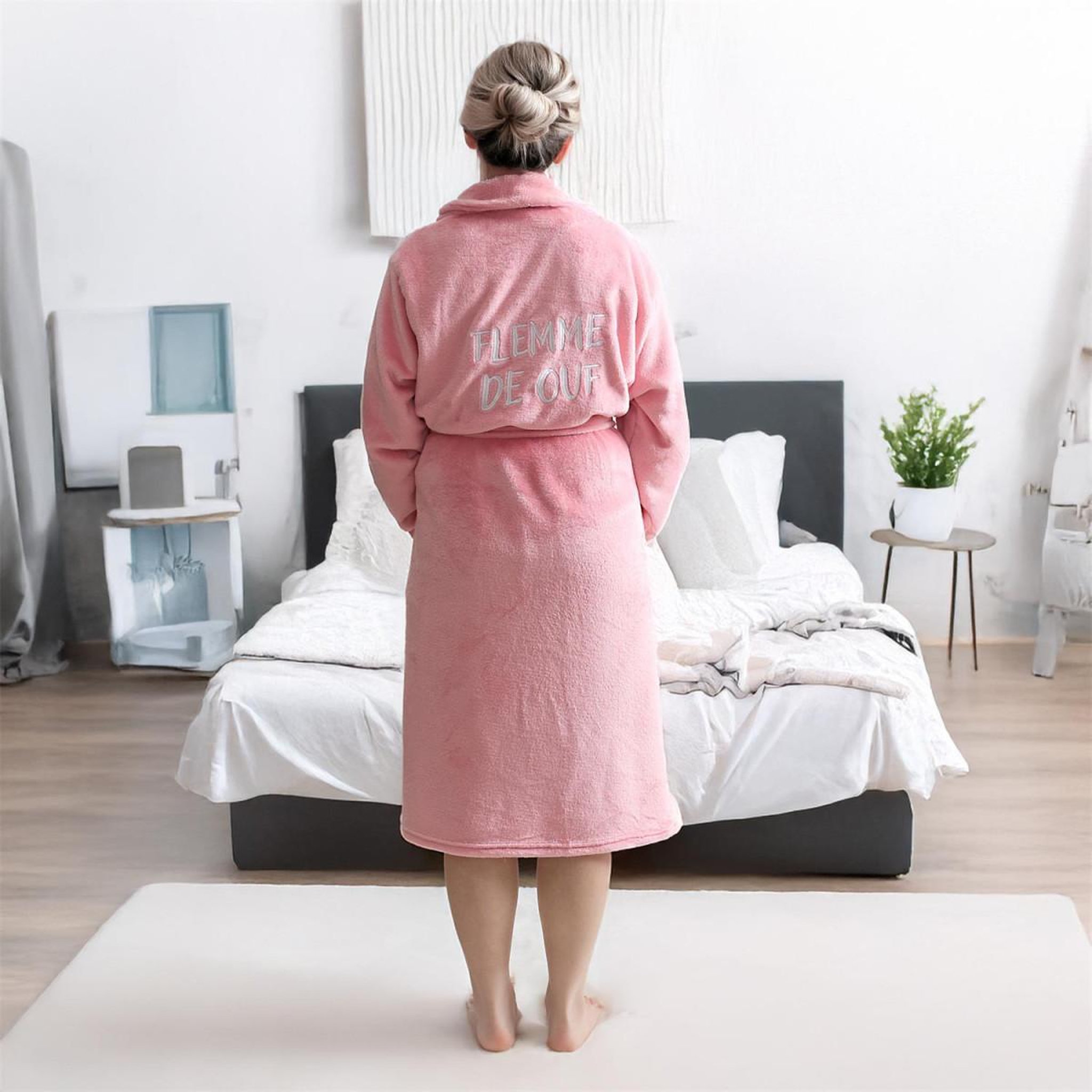 Voir la diapositive 3 : The concept Factory Robe de chambre sherpa  flemme de ouf  rose