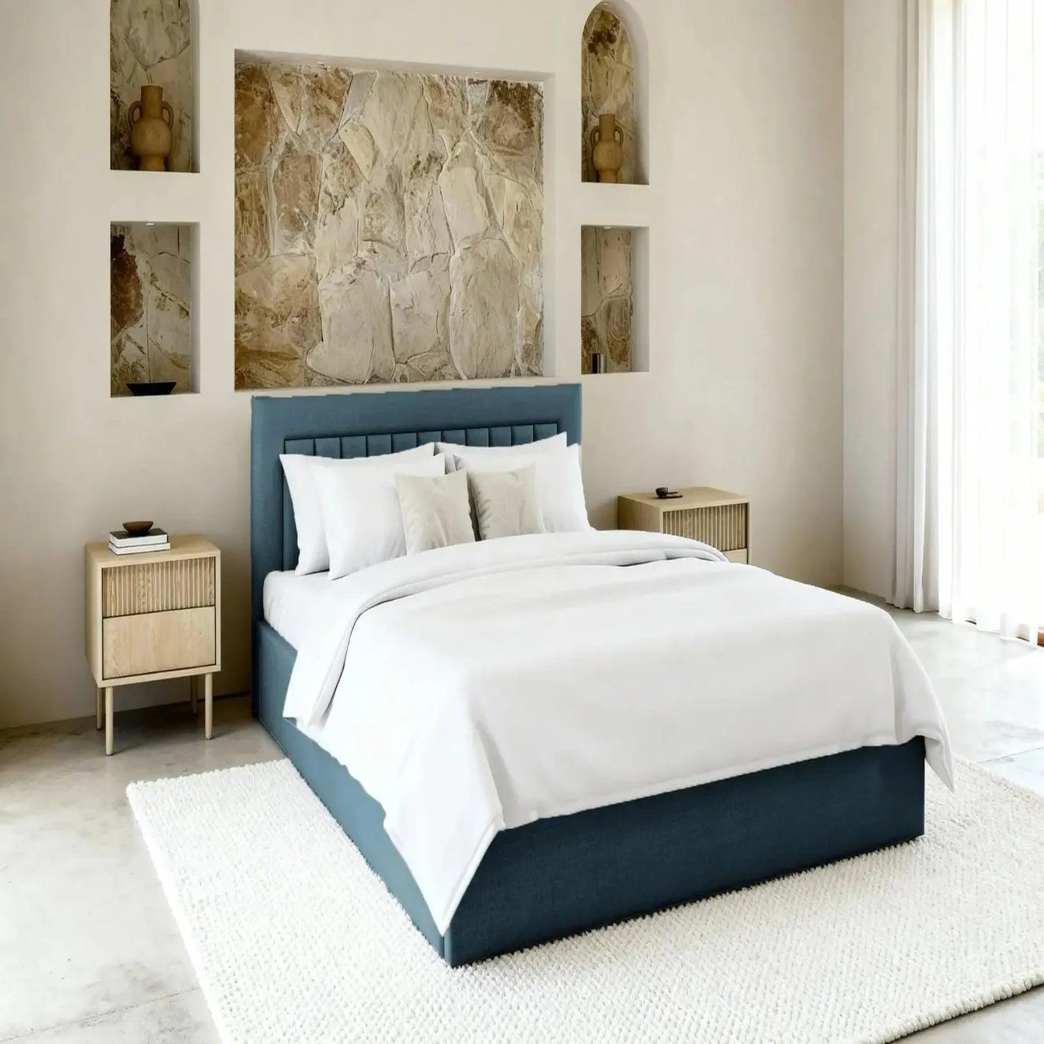 Voir la diapositive 2 : CASANOVA PARIS Camille - lit coffre tissu velours