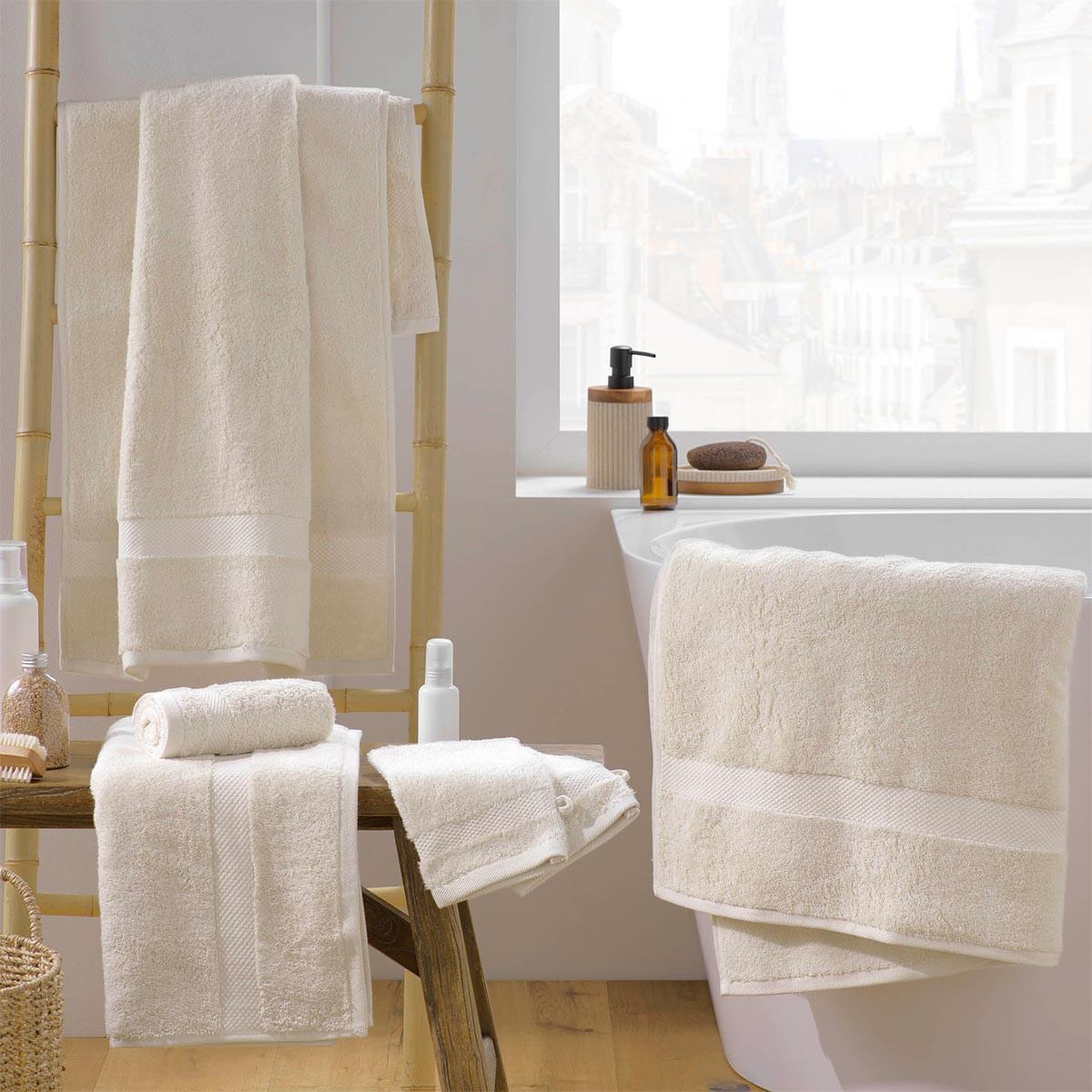 Voir la diapositive 4 : Douceur d'Intérieur Serviette de toilette  elegance  50x90cm sable