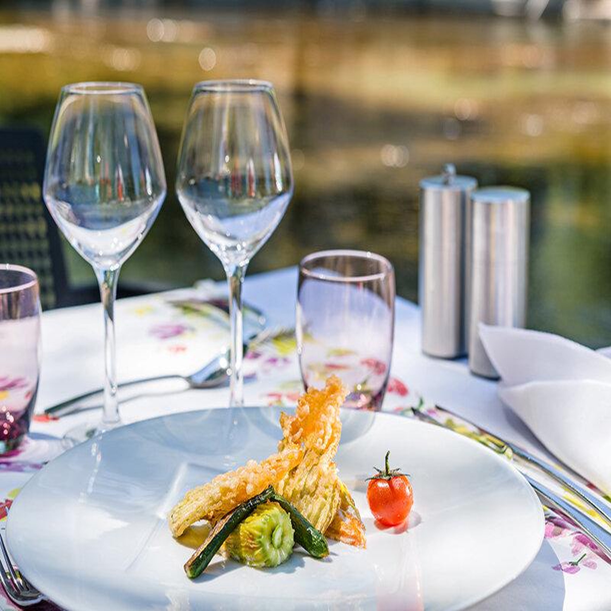 Voir la diapositive 3 : Smartbox 2 jours en hôtel 4* avec dîner près d'Avignon - Coffret Cadeau Séjour