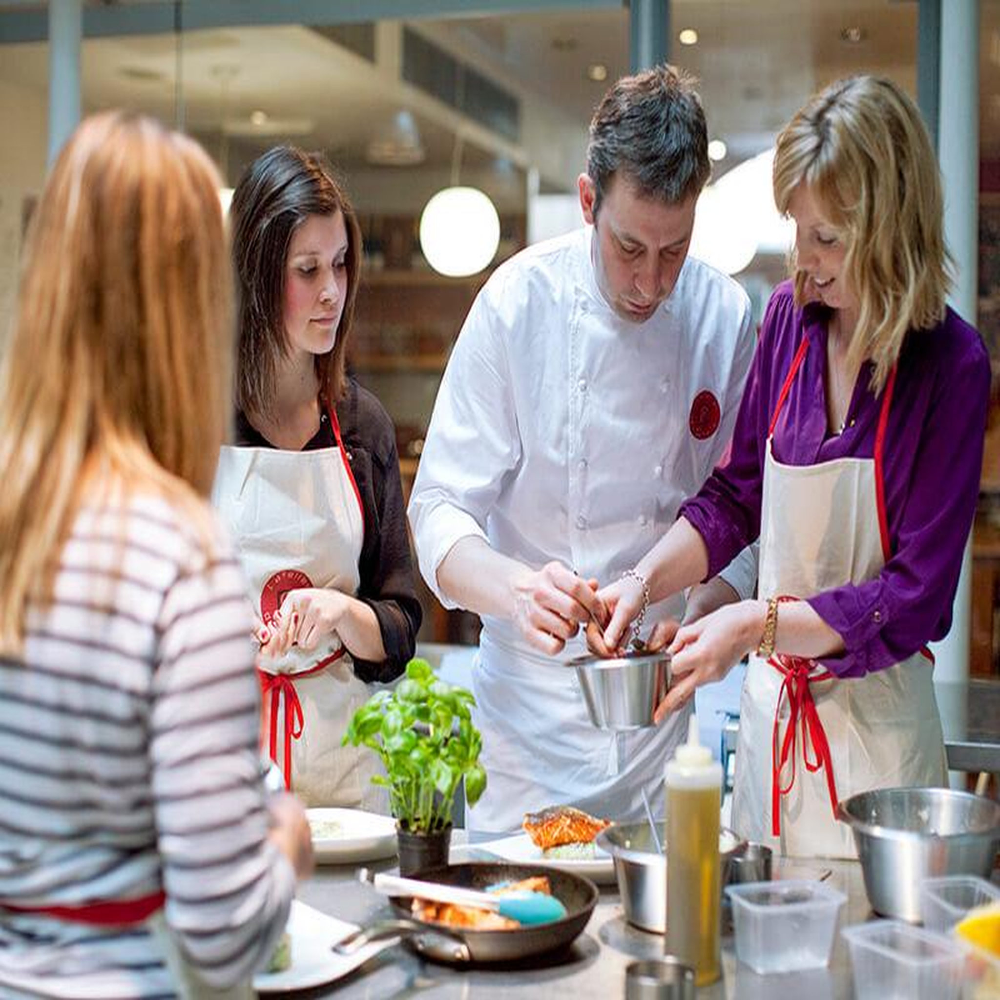 Voir la diapositive 2 : Smartbox Cours de cuisine - coffret cadeau gastronomie