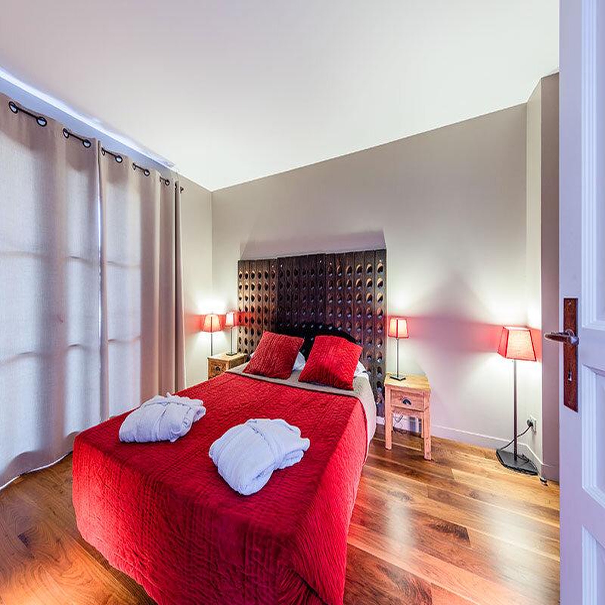 Voir la diapositive 2 : Smartbox 2 jours en suite avec dîner et accès au spa près de béziers - coffret cadeau séjour