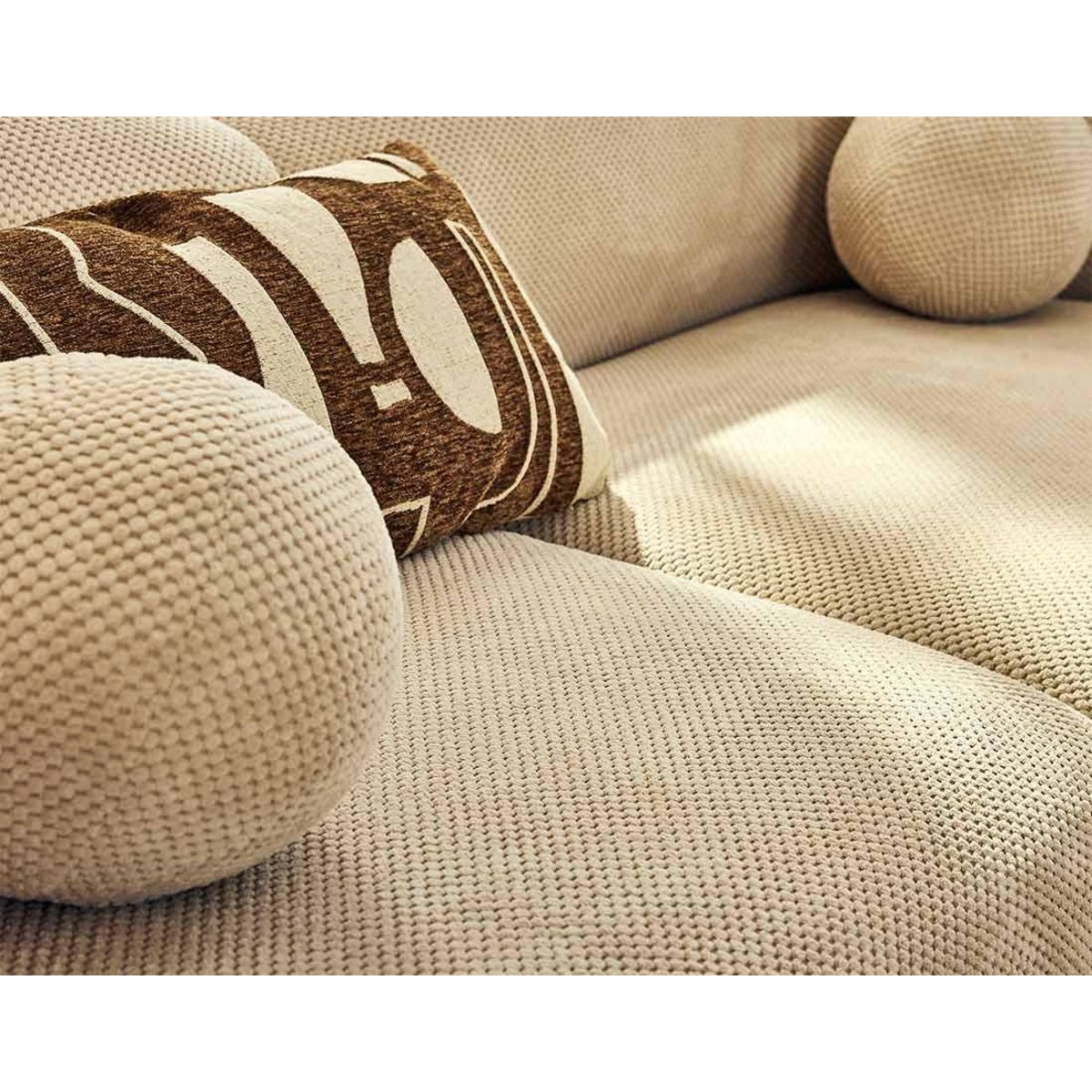 LISA DESIGN Charles - canapé droit 4 places en velours texturé