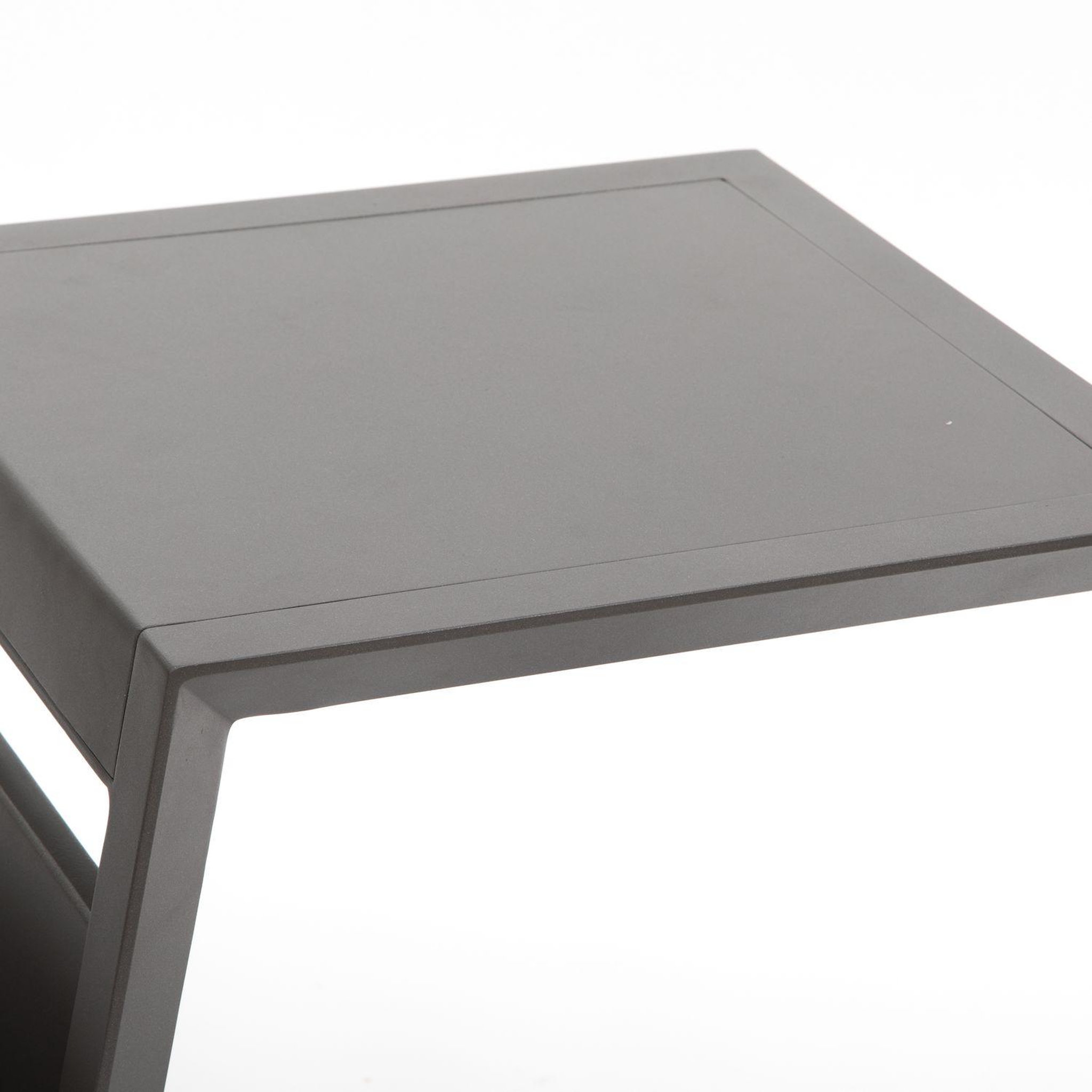 Voir la diapositive 3 : HESPERIDE Table d'appoint de jardin design allure