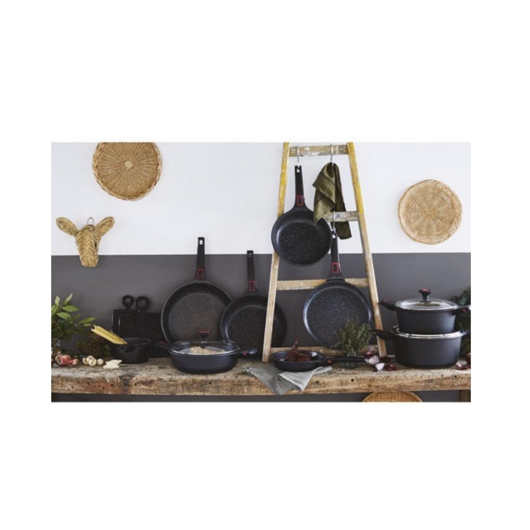 Voir la diapositive 2 : BAUMALU Poêle wok 30cm noir - 386609