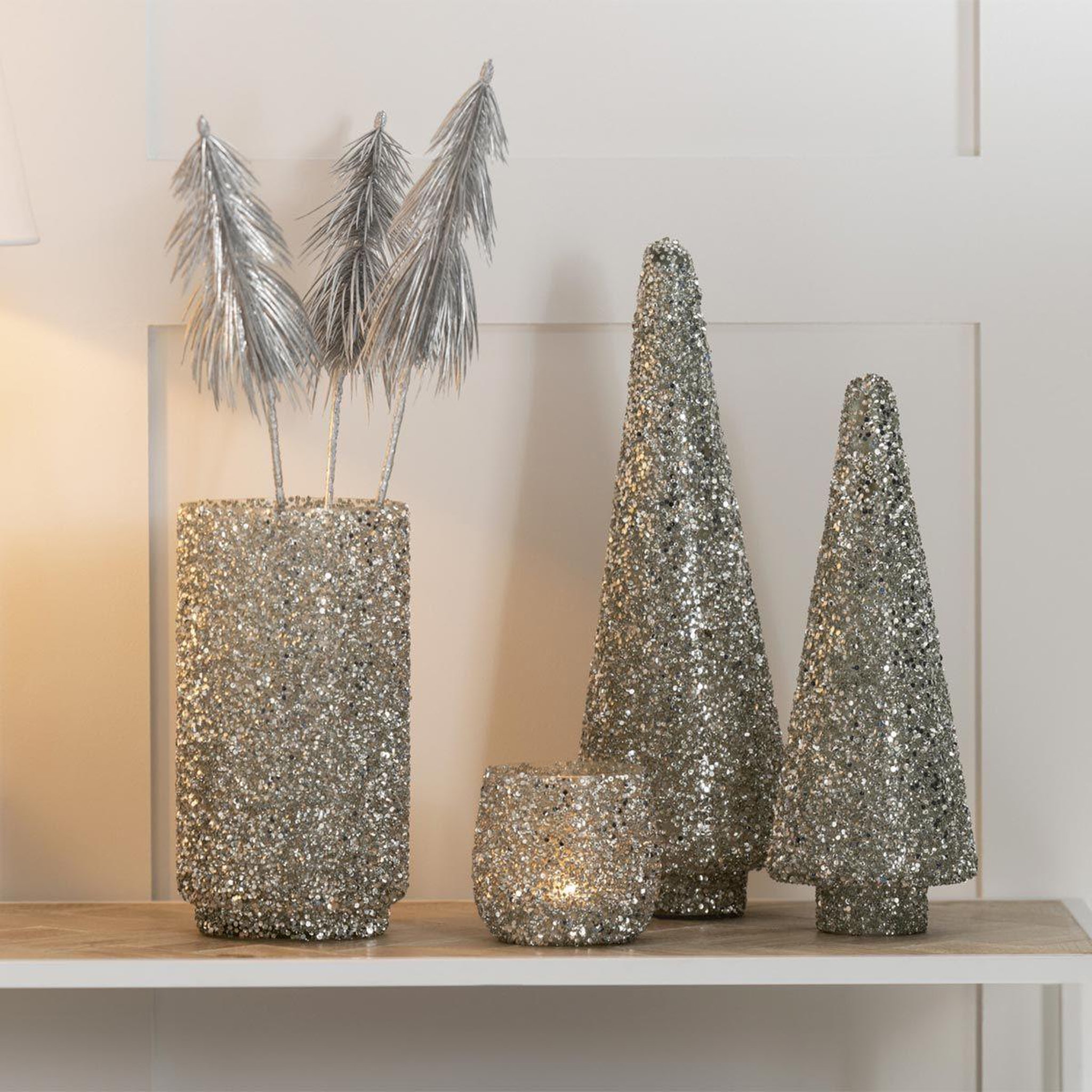Voir la diapositive 5 : J-LINE Sapin de Noël Déco à Paillettes  Ethel  39cm Argent