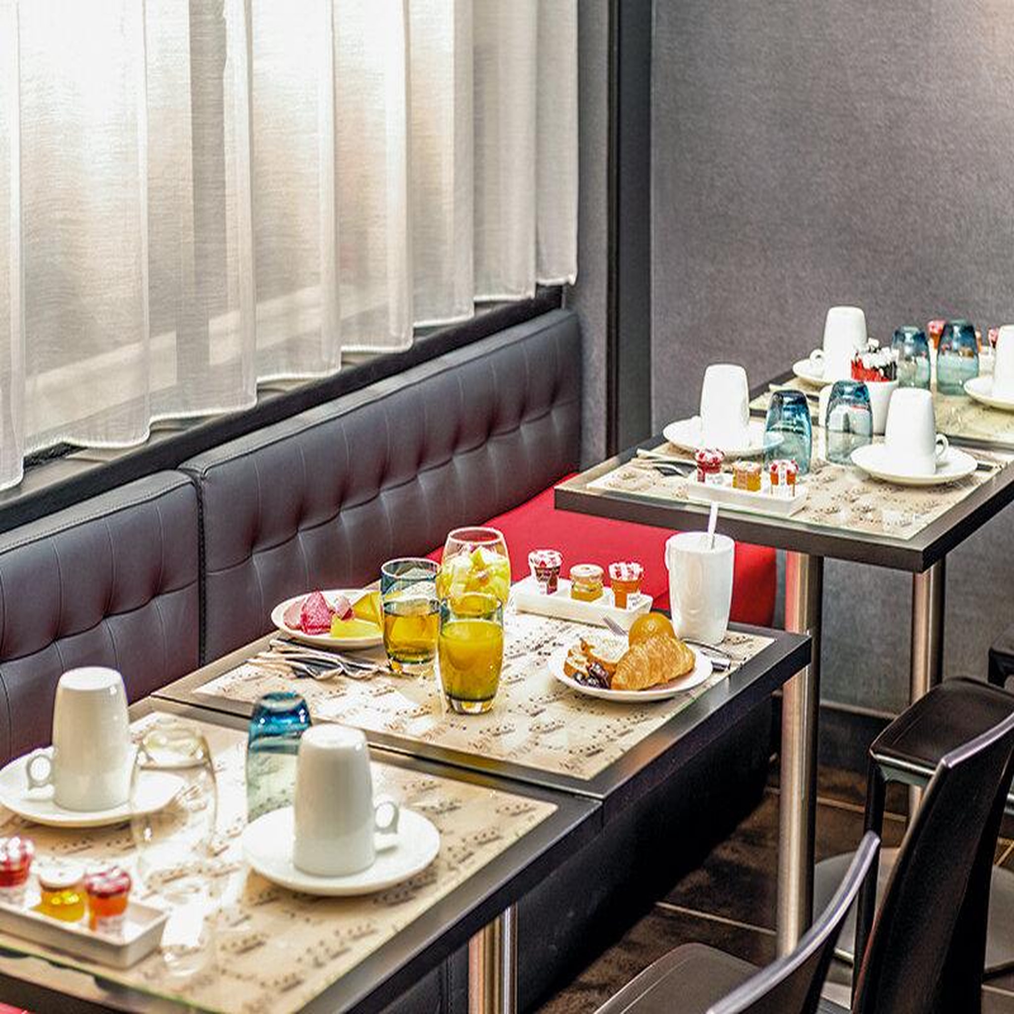 Voir la diapositive 6 : Smartbox Escapade romantique avec champagne en hôtel 4* à paris - coffret cadeau séjour