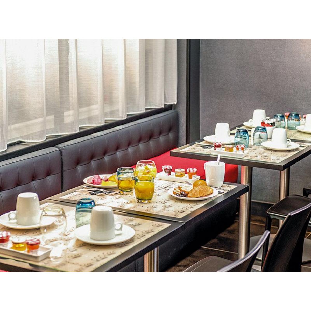 Smartbox Escapade romantique avec champagne en hôtel 4* à Paris - Coffret Cadeau Séjour