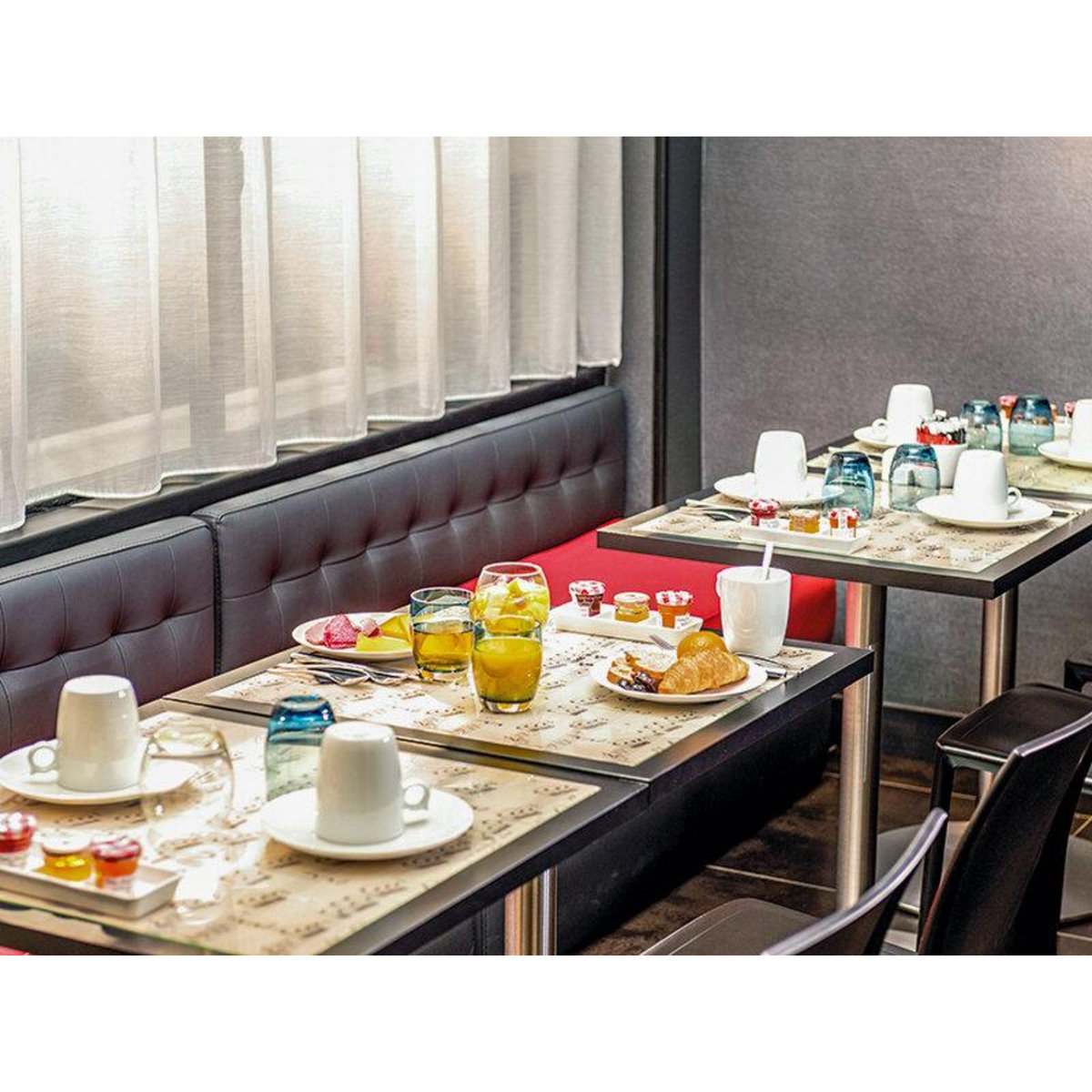 Smartbox Escapade romantique avec champagne en hôtel 4* à Paris - Coffret Cadeau Séjour