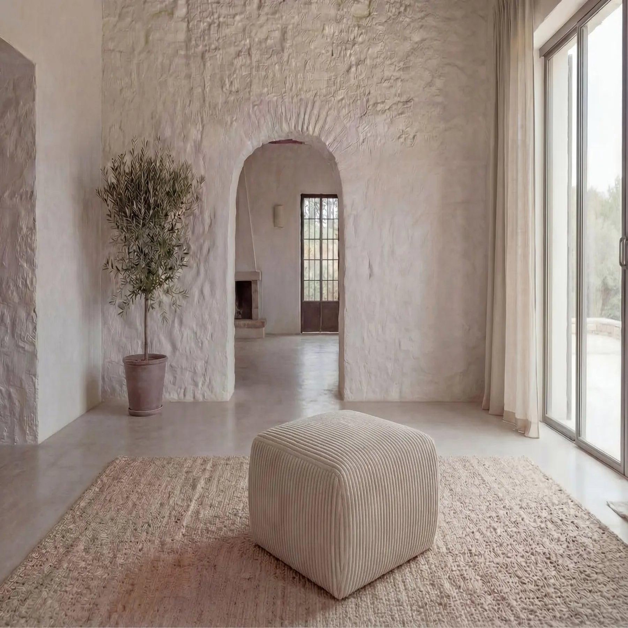 Voir la diapositive 2 : CASANOVA PARIS Elio - pouf velours côtelé