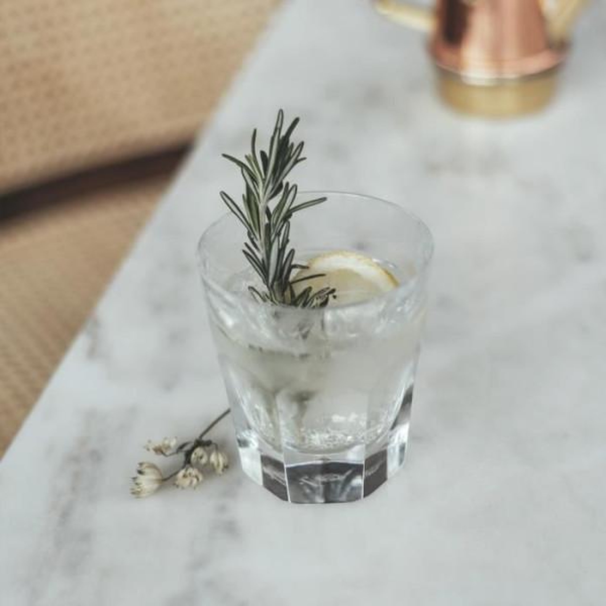 Voir la diapositive 3 : MARKET24 Fuso jaune (ananas, sureau, vanille) - liqueur apéritive a base de rhum - 17%vol - 50cl