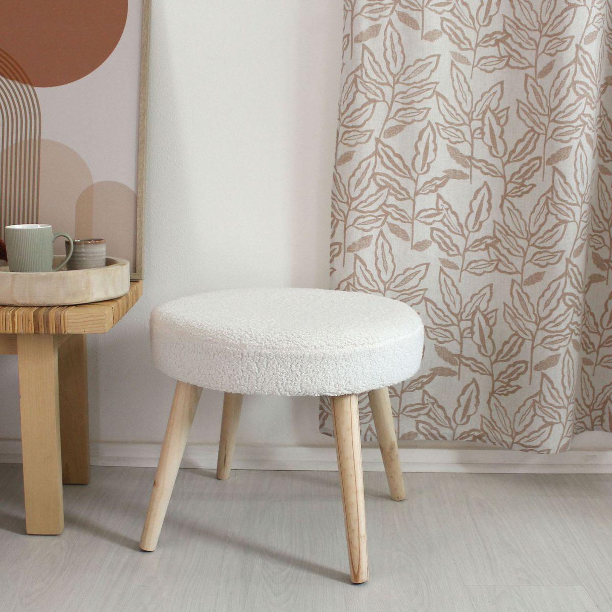 Voir la diapositive 2 : ENJOY HOME Tabouret rond en tissu bouclé  lodge  45cm écru