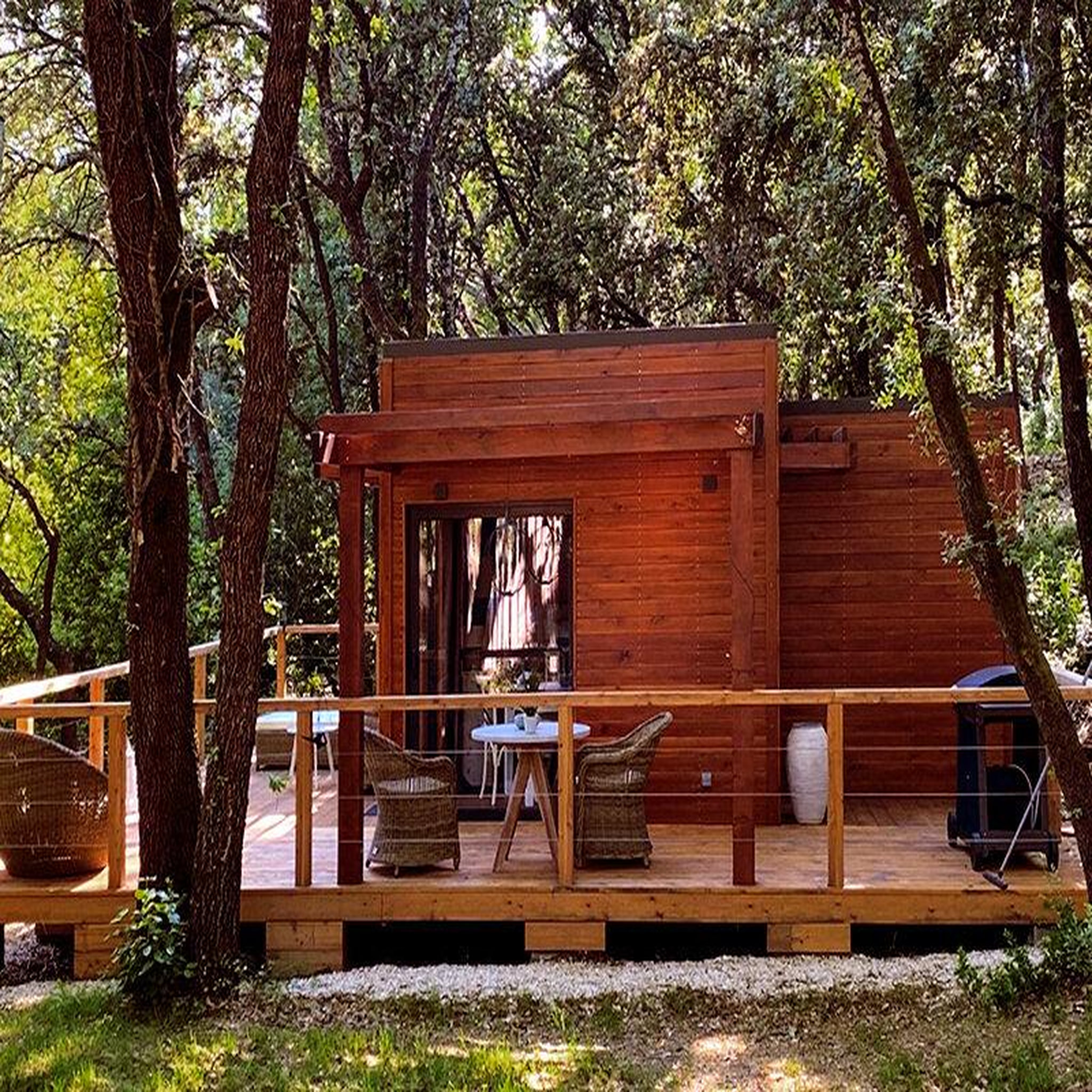 Voir la diapositive 4 : Smartbox Séjour de 2 jours en lodge avec bain bouillonnant, vtt et dégustation près de nîmes - coffret cadeau séjour