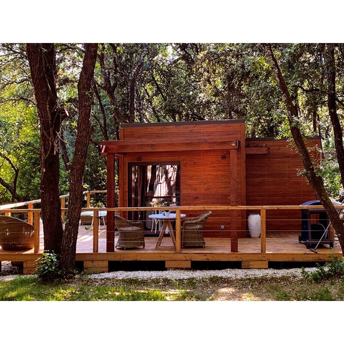 Smartbox Séjour de 2 jours en lodge avec bain bouillonnant, VTT et dégustation près de Nîmes - Coffret Cadeau Séjour