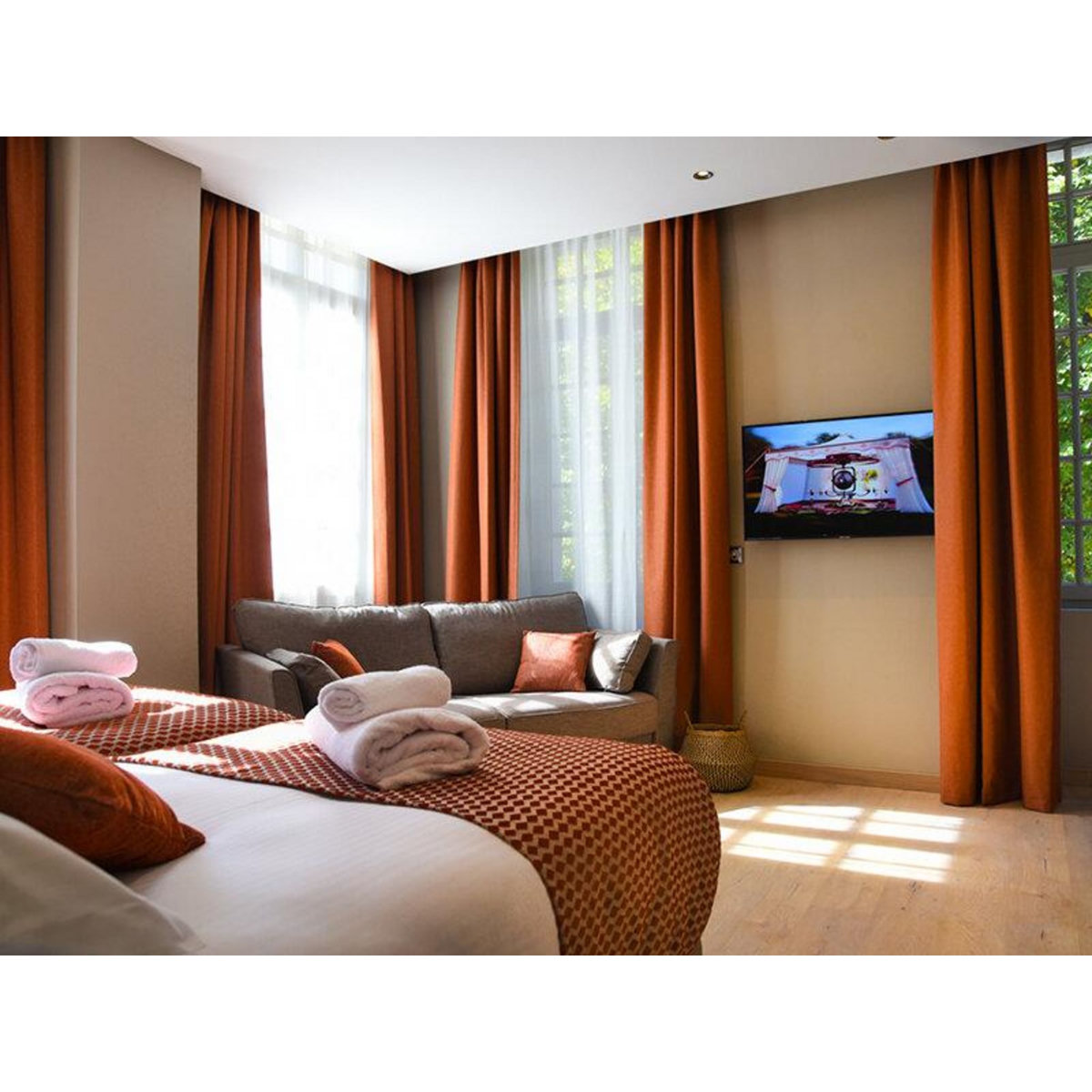 Smartbox Séjour de 3 jours à Bagnères-de-Luchon avec champagne en hôtel 4* - Coffret Cadeau Séjour