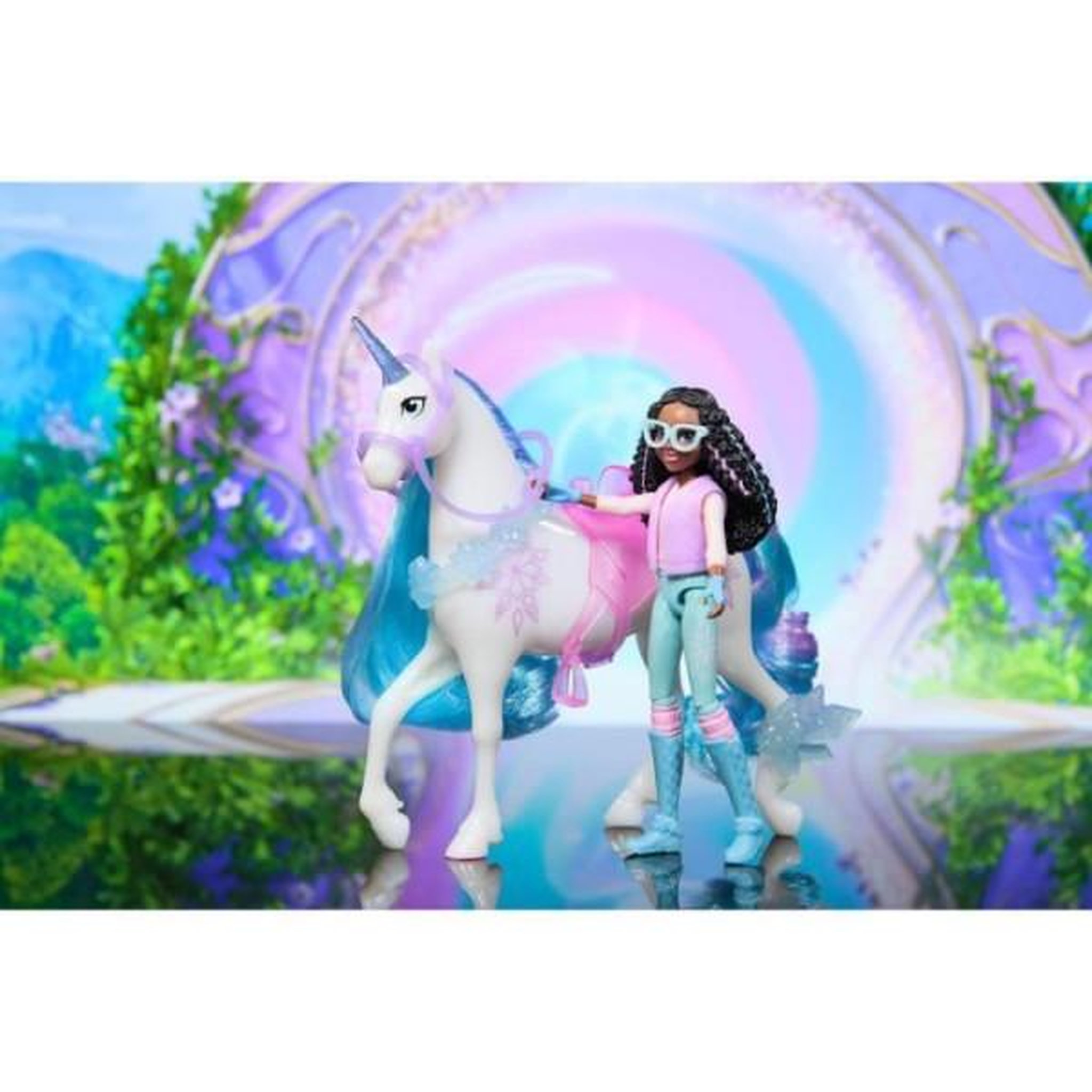 Voir la diapositive 5 : SpinMaster L Ecole des Licornes - Licorne Glacier et Poupee Layla