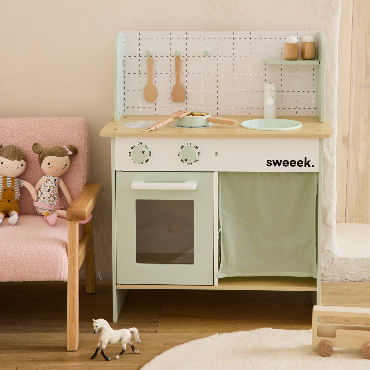 SWEEEK Cuisine en bois vert céladon cocotte pour enfant avec accessoires