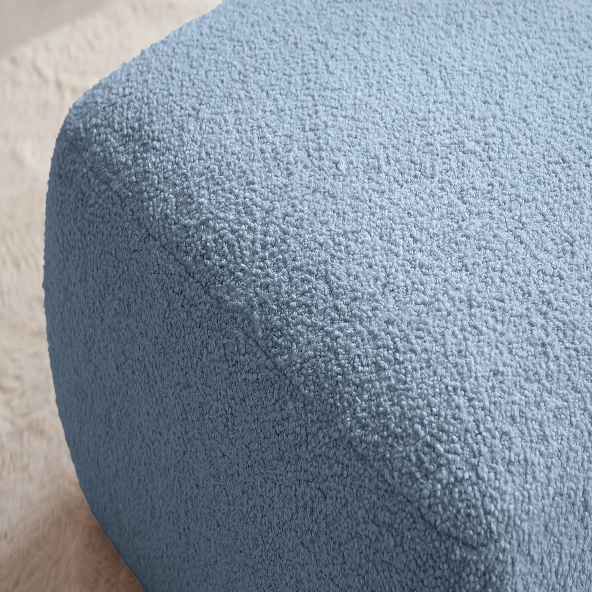 Voir la diapositive 4 : CASANOVA PARIS Ariel - pouf en tissu bouclette 80x80x40