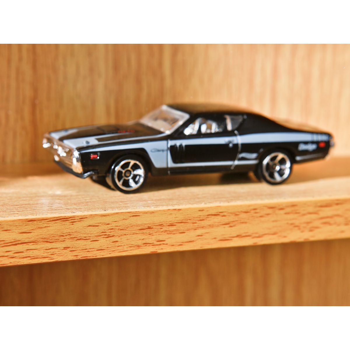 Vitrine pour miniatures  coloris hêtre ULLI