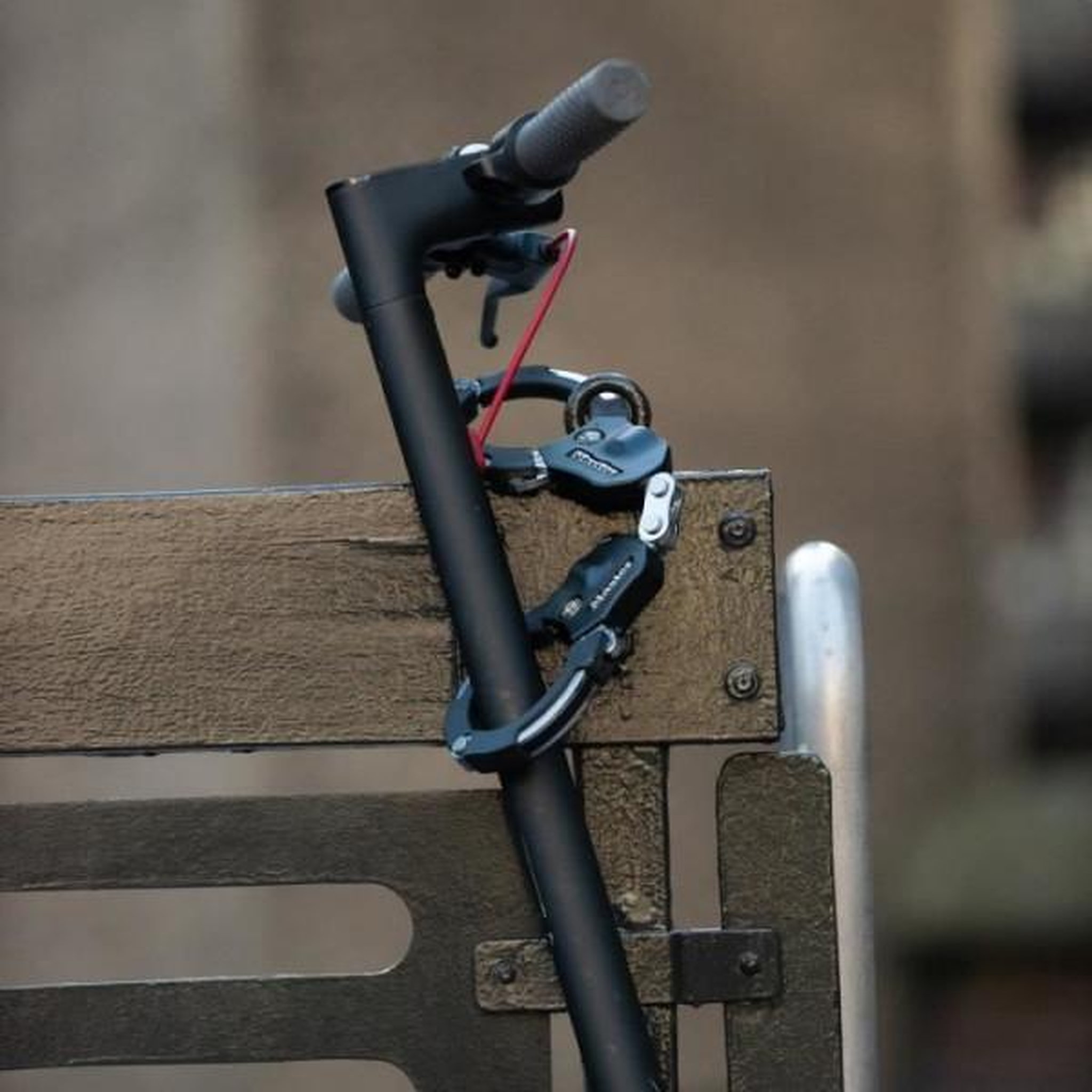 Voir la diapositive 4 : Master lock Antivol Masterlock menottes en acier trempé de 7.6cm de diametre 1 maillon