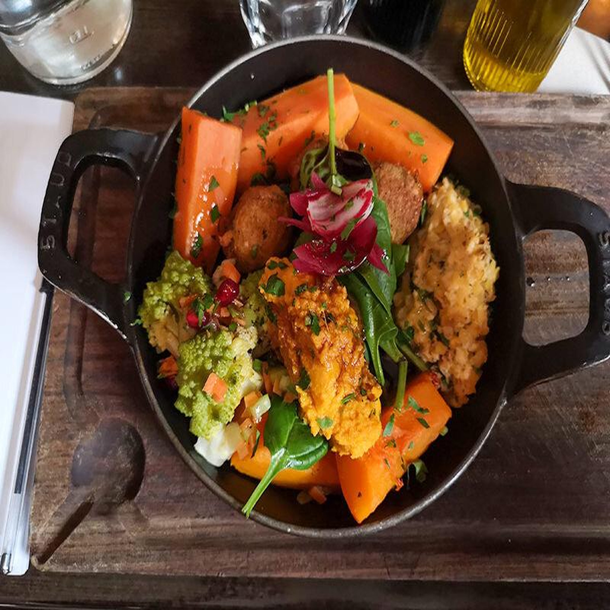 Voir la diapositive 4 : Smartbox Visite gastronomique d'une ville de france avec un guide local pour 2 - coffret cadeau gastronomie