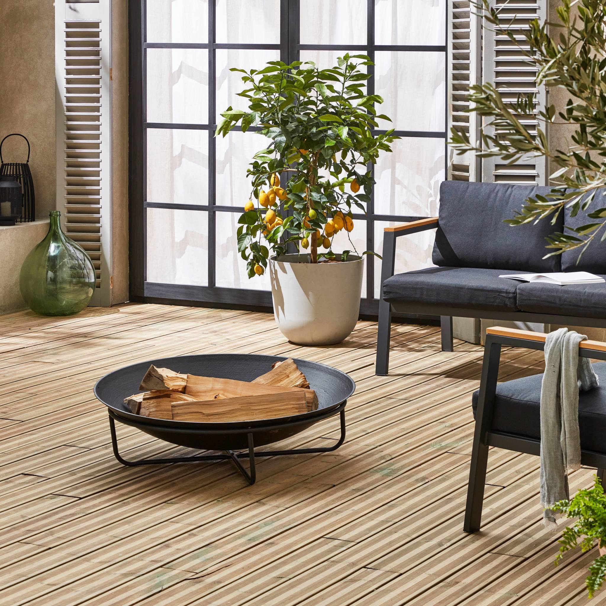 Voir la diapositive 2 : SWEEEK Braséro Ø90cm sur 4 pieds en fonte noir – BROMO - pieds en acier. design épuré