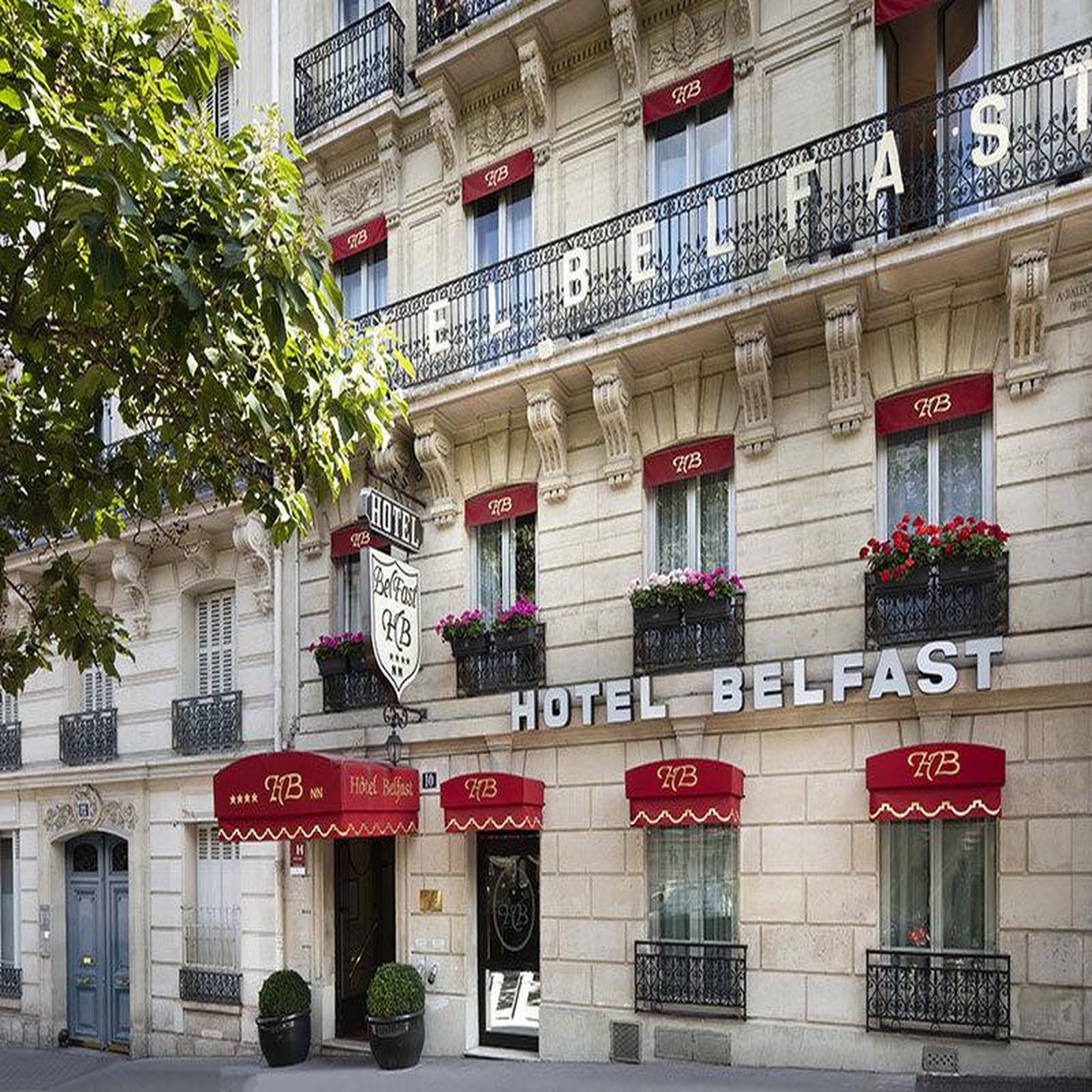 Voir la diapositive 2 : Smartbox Séjour de 2 jours en hôtel 4* à Paris avec soirée cabaret au Paradis Latin - Coffret Cadeau Séjour