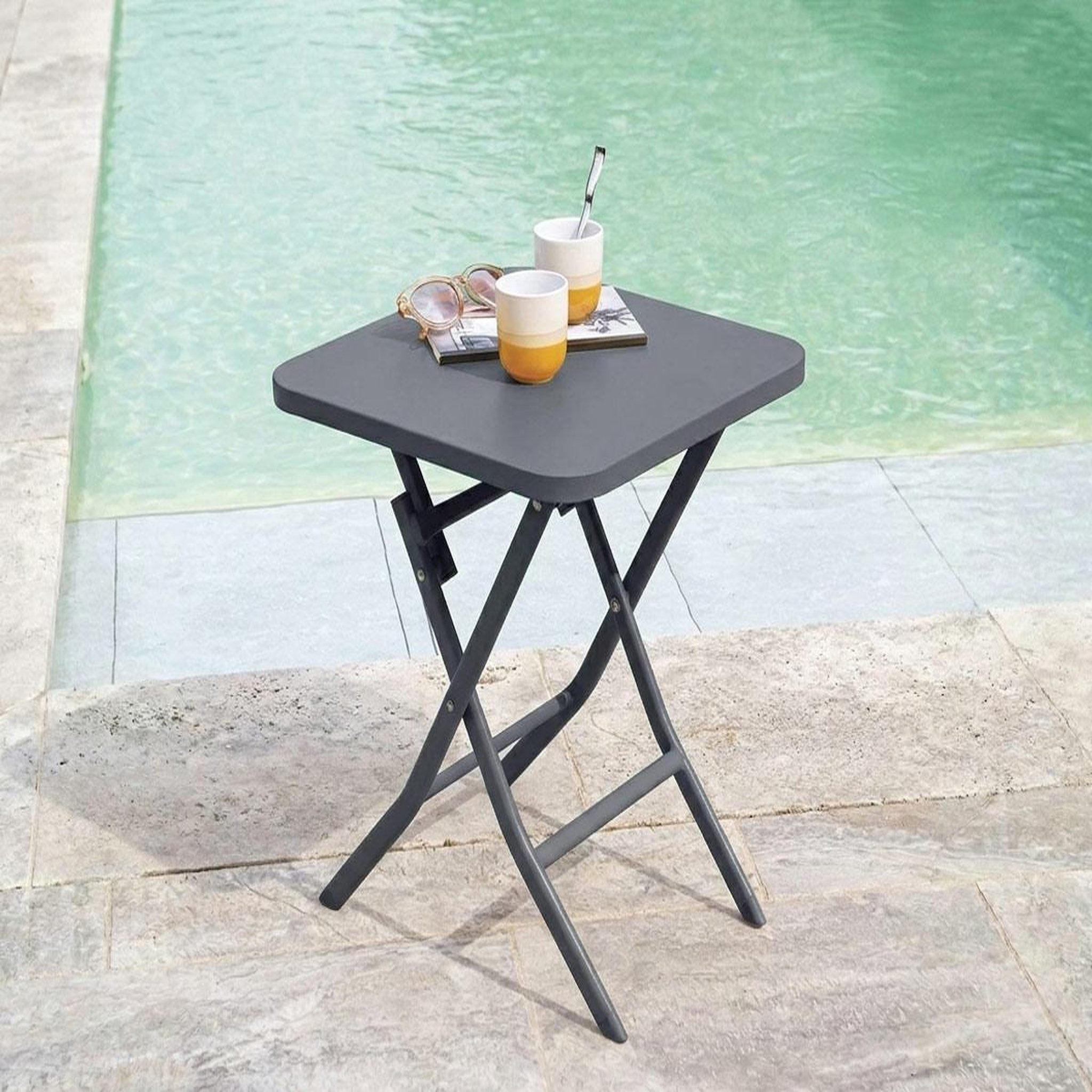 Voir la diapositive 2 : HESPERIDE Table d'appoint carrée pliante greensboro graphite - 40 x 40 cm - hespéride