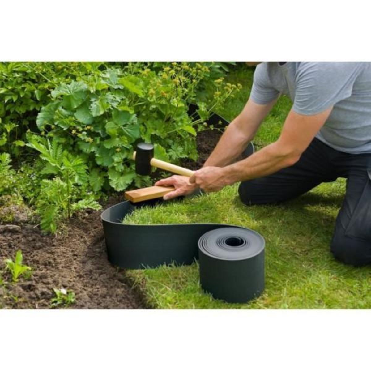 NATURE Bordure de jardin - NATURE - Noir - PE recyclé, épaisseur 3 mm - H7,5 cm x 10m - 10 Ancres noires - H19,5x 1,9x 1,8cm