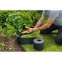 Voir la diapositive 5 : NATURE Bordure de jardin - NATURE - Noir - PE recyclé, épaisseur 3 mm - H7,5 cm x 10m - 10 Ancres noires - H19,5x 1,9x 1,8cm