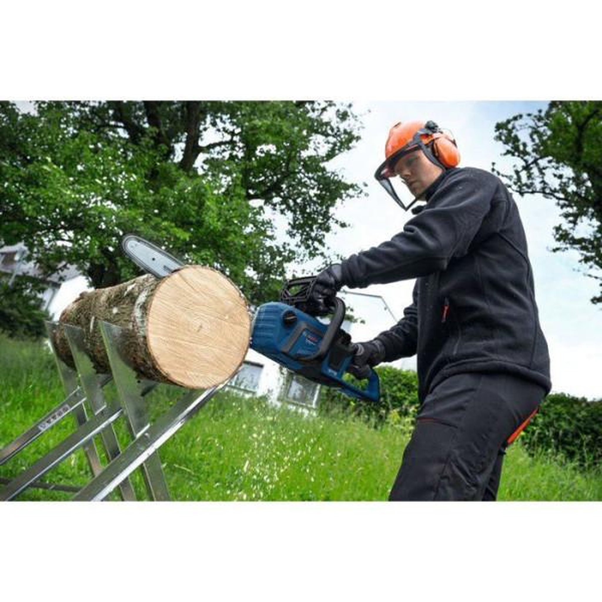 Voir la diapositive 4 : Bosch Professional Tronçonneuse sans fil bosch professional - gke 18v-40 - 18v - avec 1 batterie expert 5.5ah + chargeur