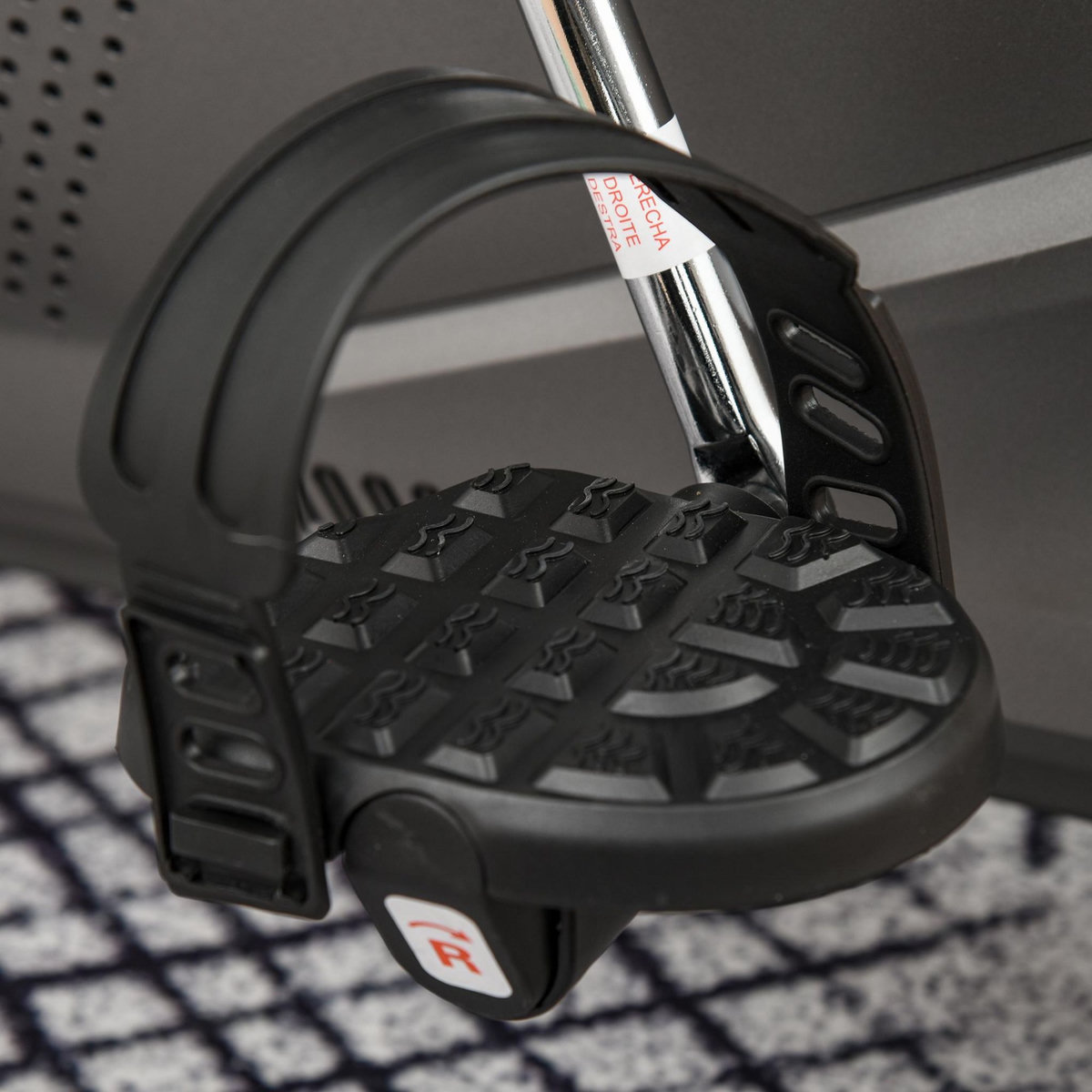 HOMCOM Vélo d'appartement semi-allongé magnétique écran LCD multifonction selle réglable 2 bandes résistance acier noir