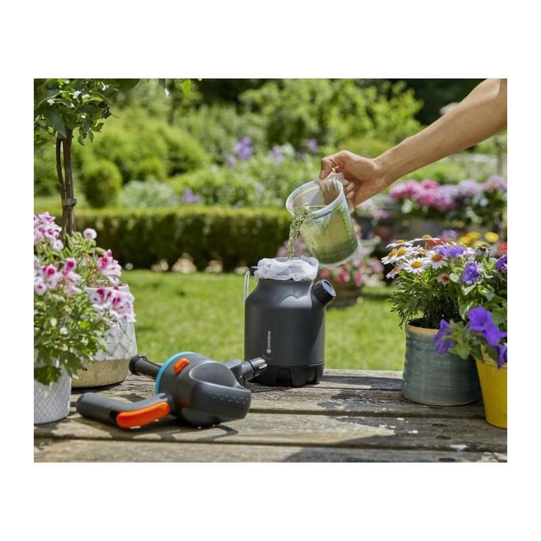 Voir la diapositive 4 : Gardena GARDENA Pulverisateur a pression prealable - Capacite 1.25L - Utilisation 360? - Indicateur de niveau integre - 11120 -20