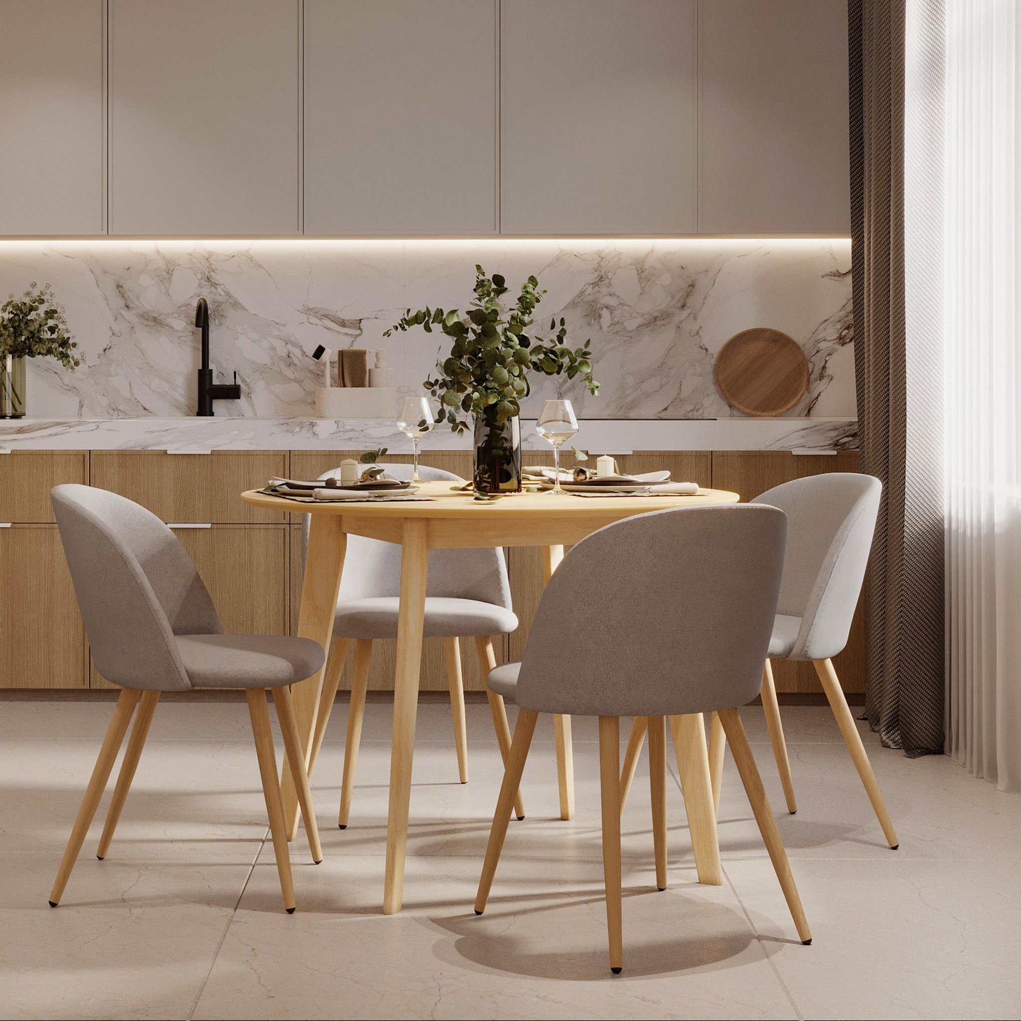 Voir la diapositive 2 : MAISON PAVANE Table et chaises 4 personnes en tissu taupe et bois-réno
