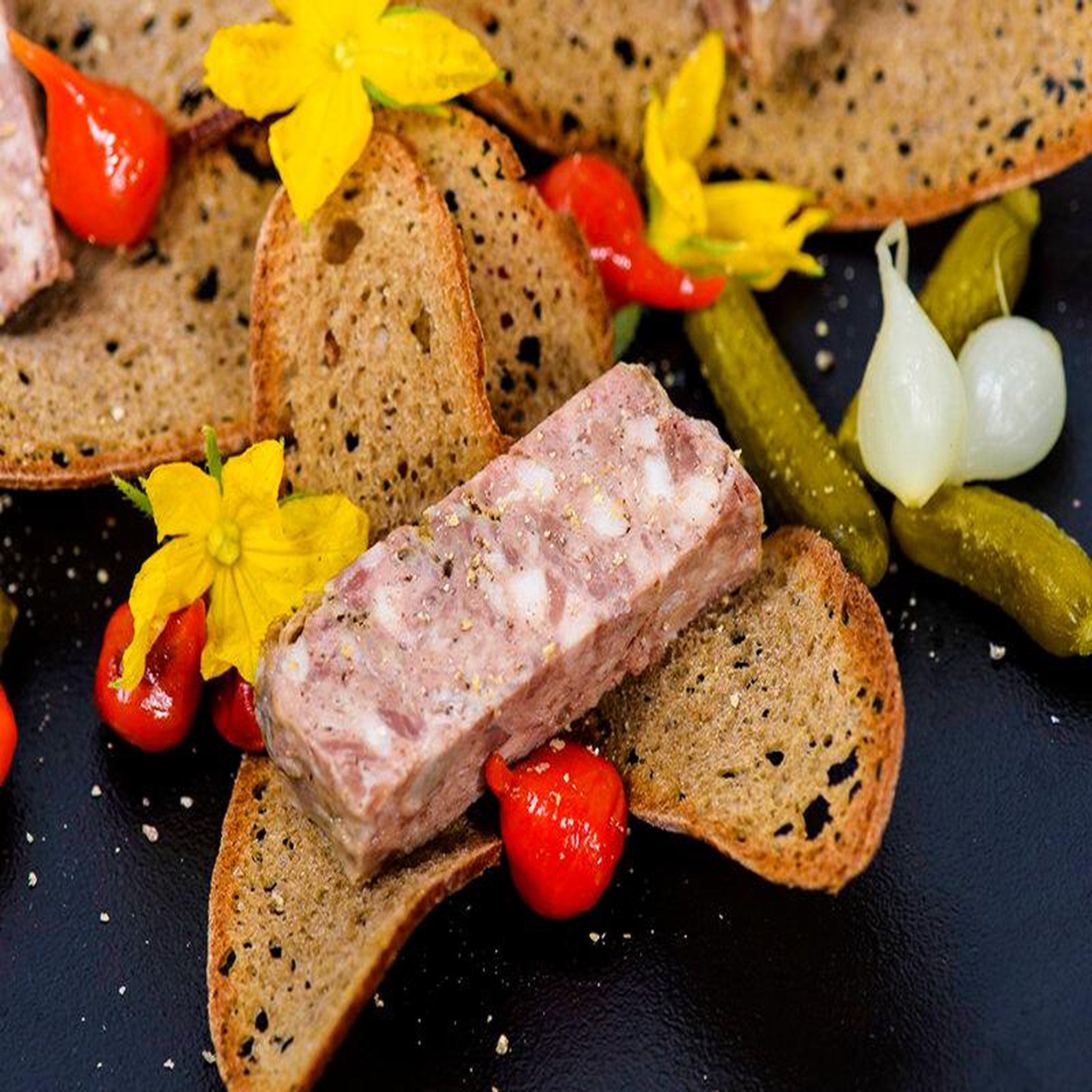 Voir la diapositive 3 : Smartbox Coffret de 4 terrines gourmandes à déguster à domicile - coffret cadeau gastronomie
